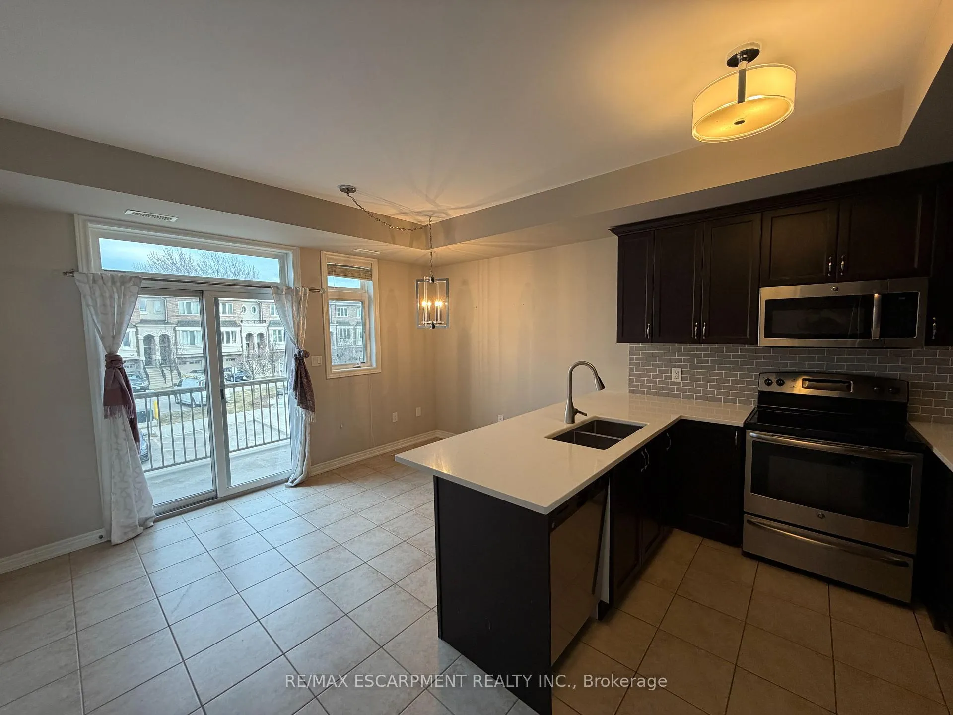 Photo 5 of 4165 Palermo Common, Burlington, Shoreacres — HOMEH
