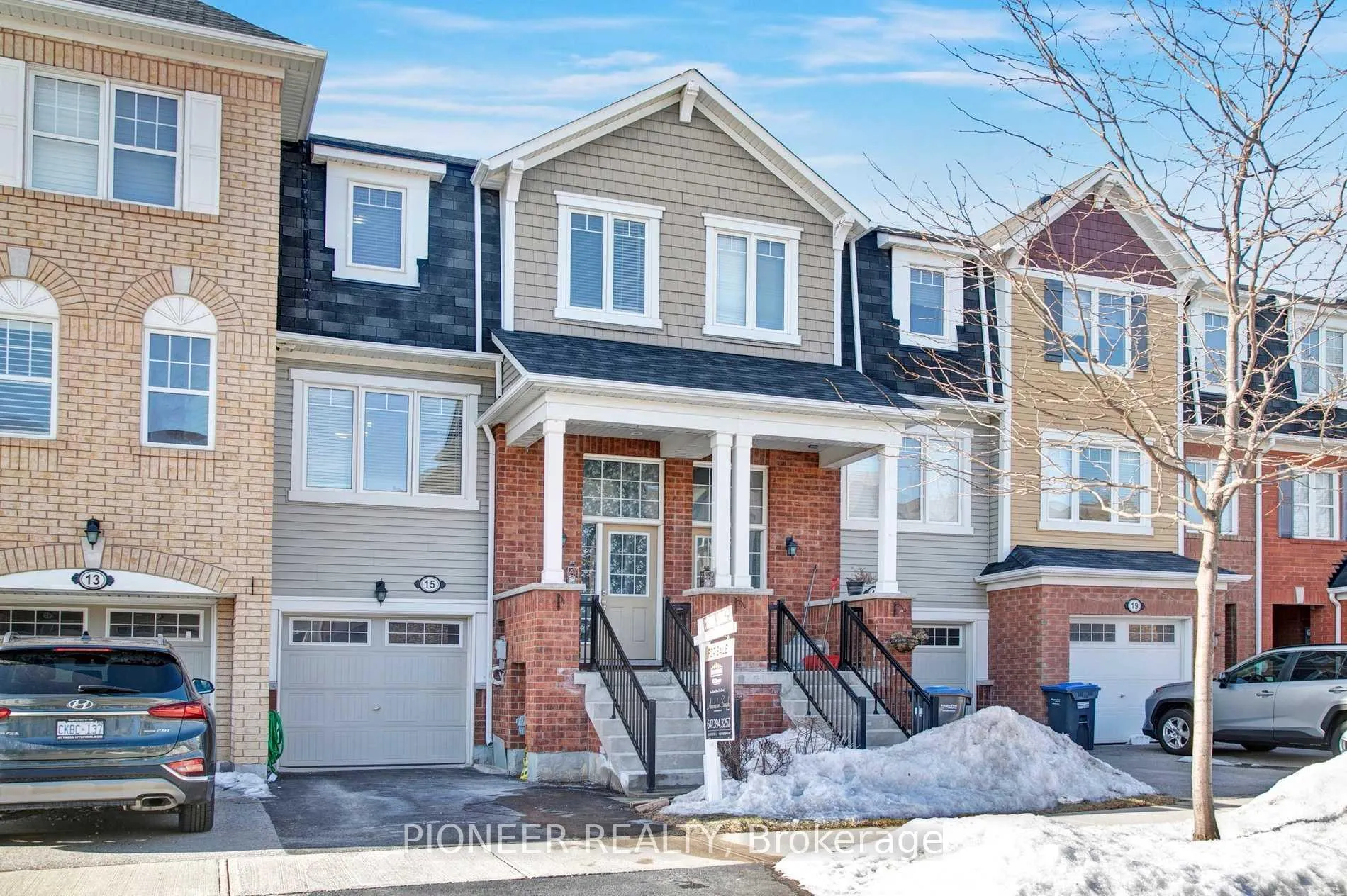 Photo 2 of 15 Colonel Frank Ching Crescent, Brampton, Fletcher's West — HOMEH