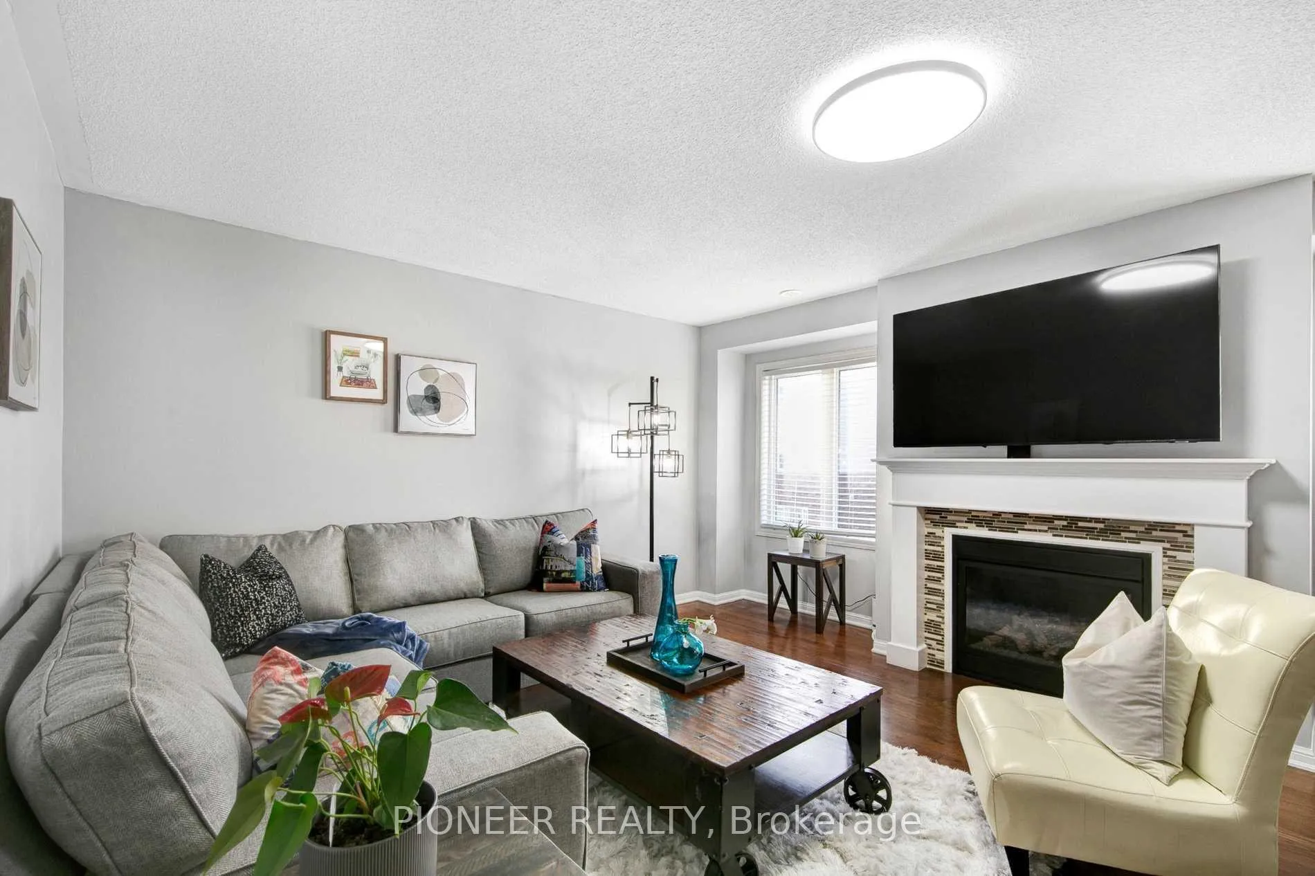 Photo 11 of 15 Colonel Frank Ching Crescent, Brampton, Fletcher's West — HOMEH