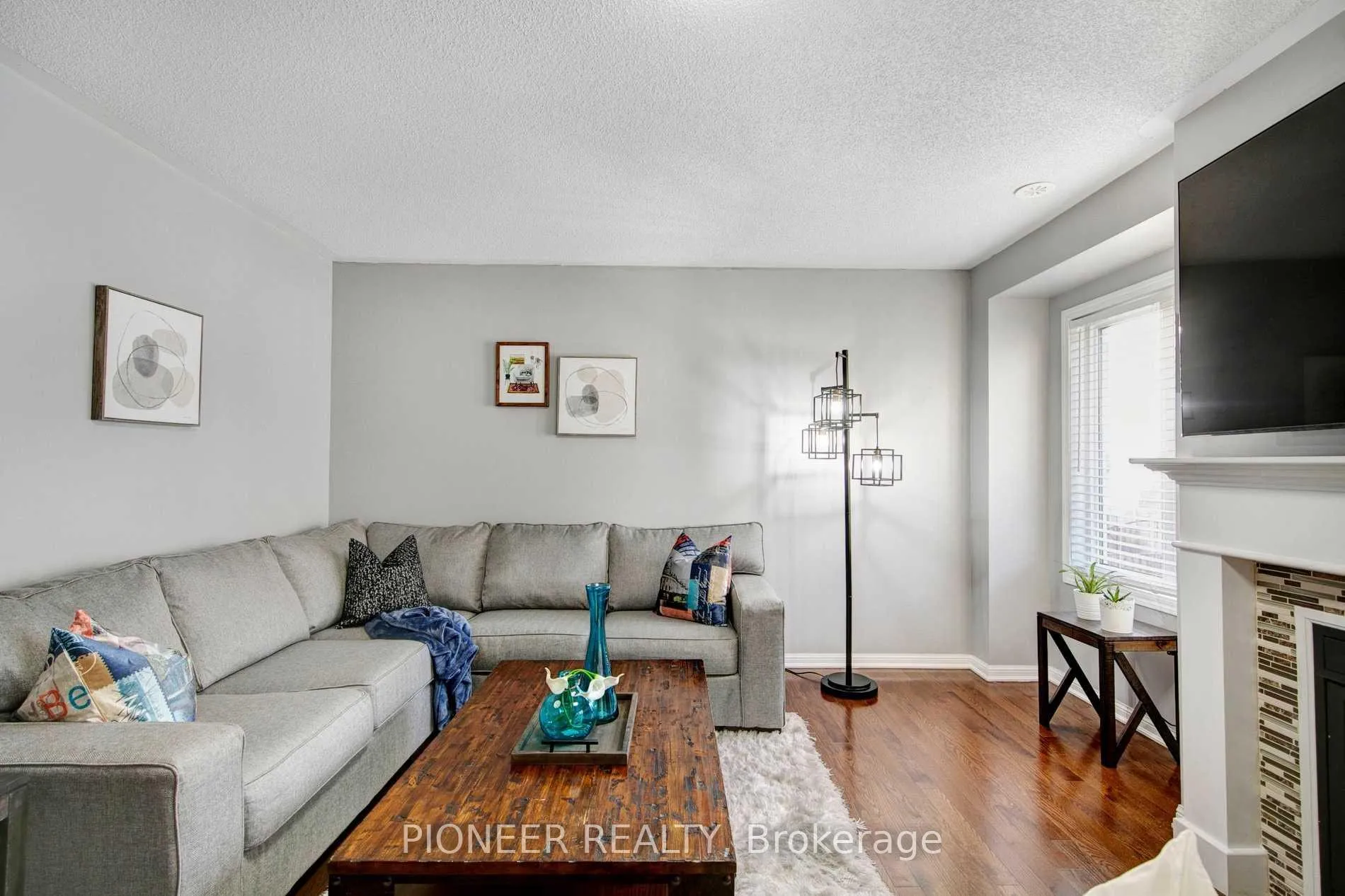 Photo 12 of 15 Colonel Frank Ching Crescent, Brampton, Fletcher's West — HOMEH