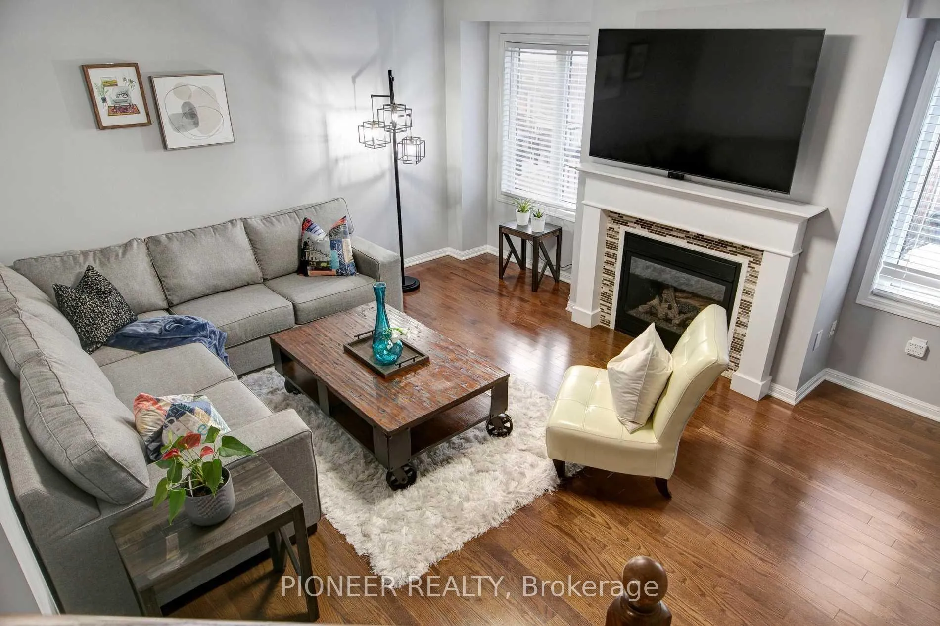 Photo 14 of 15 Colonel Frank Ching Crescent, Brampton, Fletcher's West — HOMEH