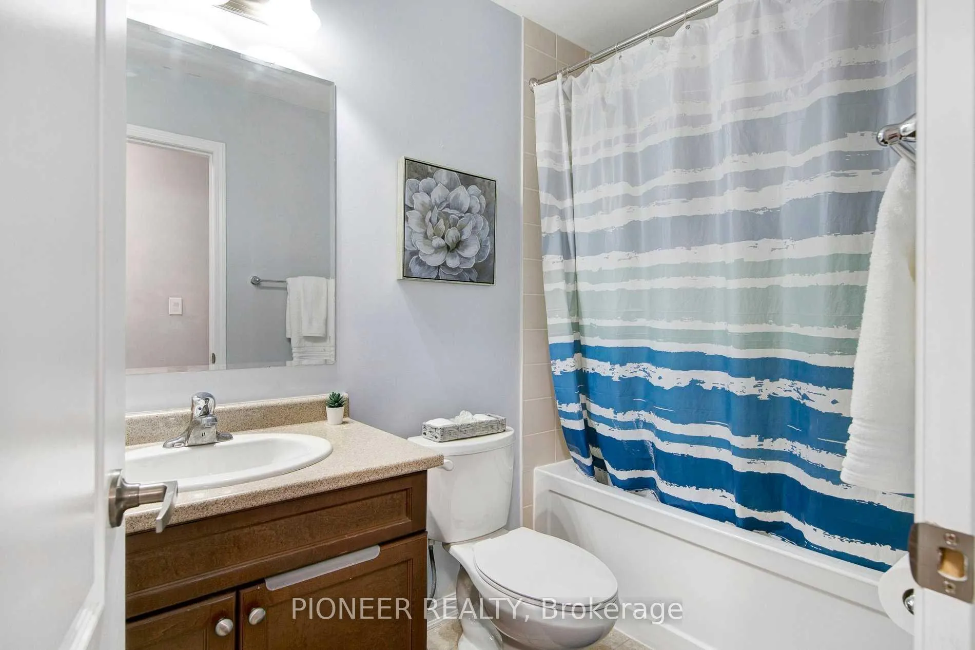 Photo 22 of 15 Colonel Frank Ching Crescent, Brampton, Fletcher's West — HOMEH