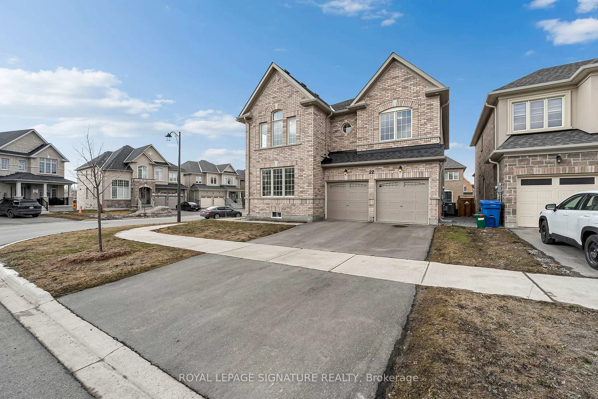 Photo 3 of 22 Bill Guy Drive, Georgina, Keswick South — HOMEH