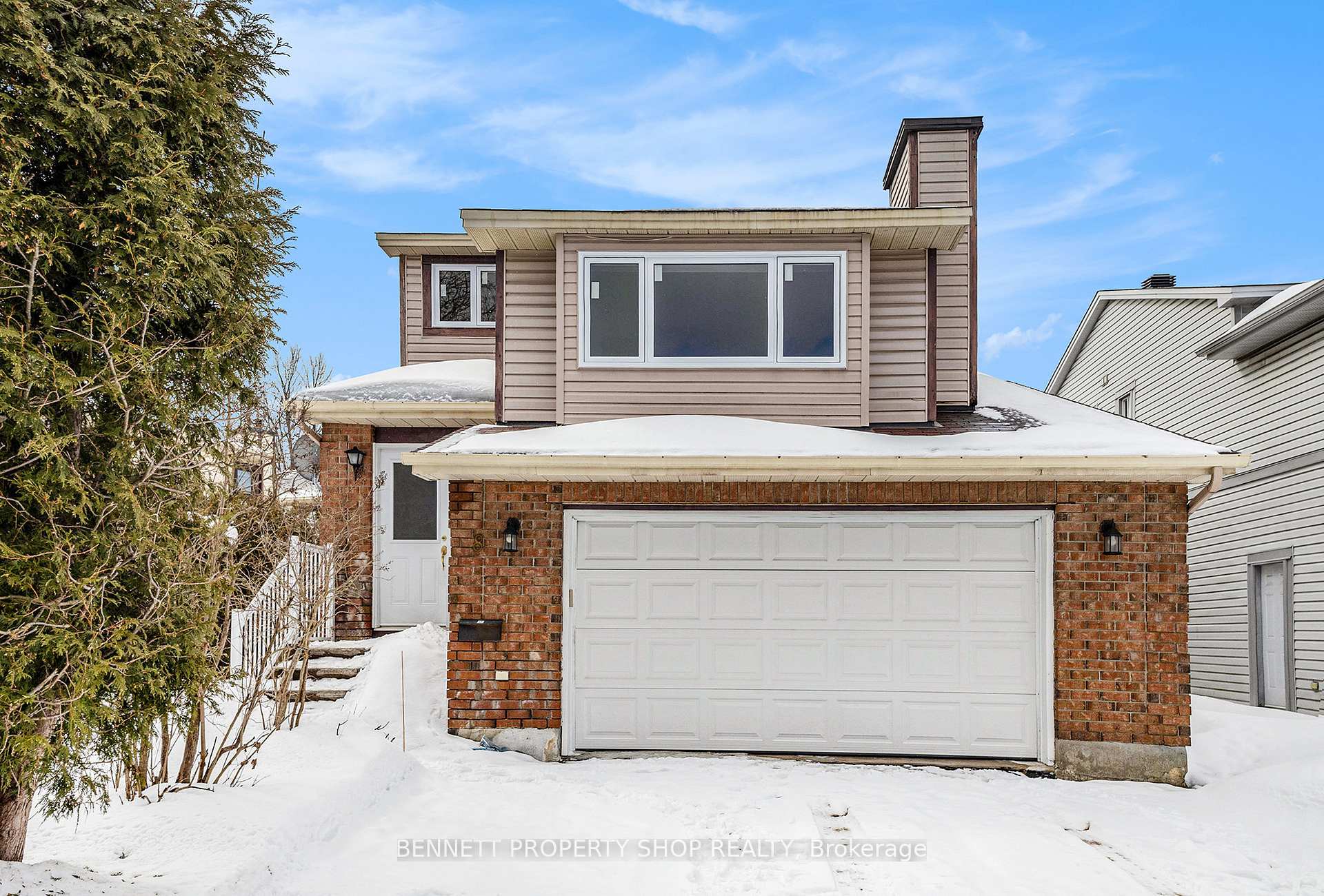 Front of 8 Huntersfield Drive