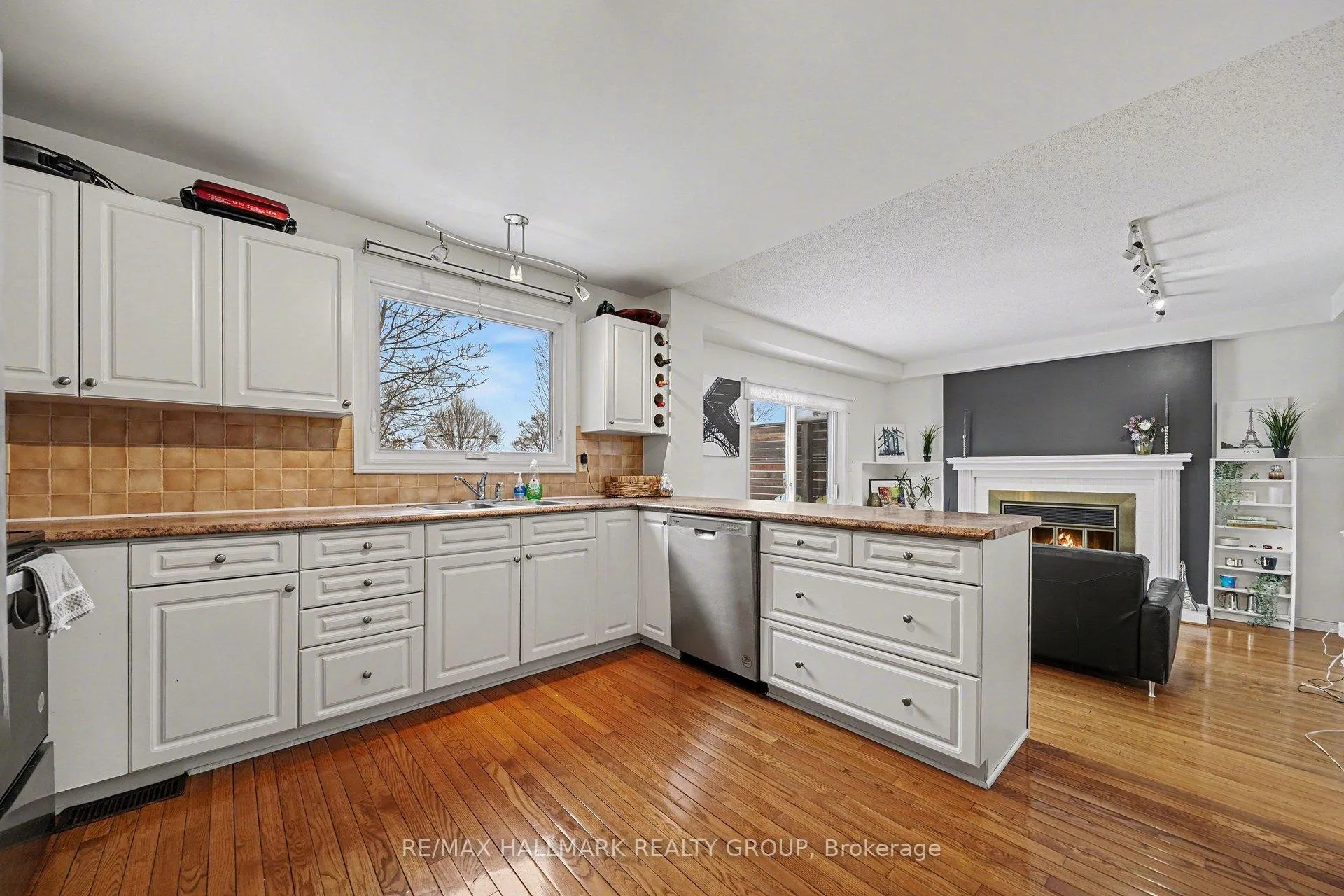 Photo 7 of 2741 Massicotte Lane, Ottawa, Emerald Woods/Sawmill Creek — HOMEH