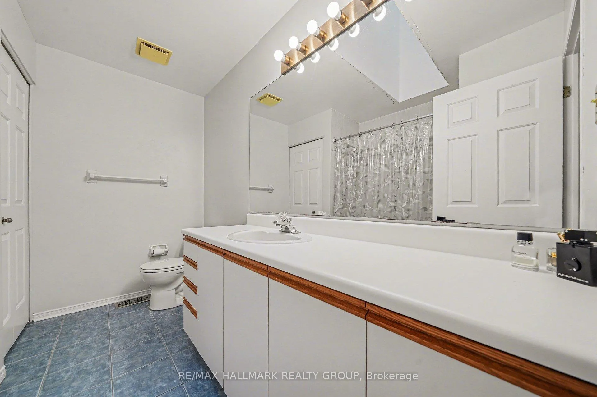 Photo 15 of 2741 Massicotte Lane, Ottawa, Emerald Woods/Sawmill Creek — HOMEH