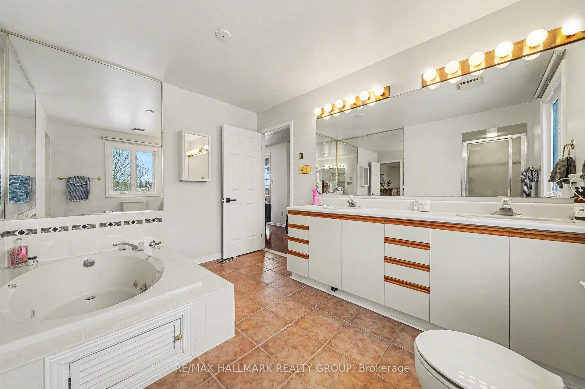 Photo 17 of 2741 Massicotte Lane, Ottawa, Emerald Woods/Sawmill Creek — HOMEH