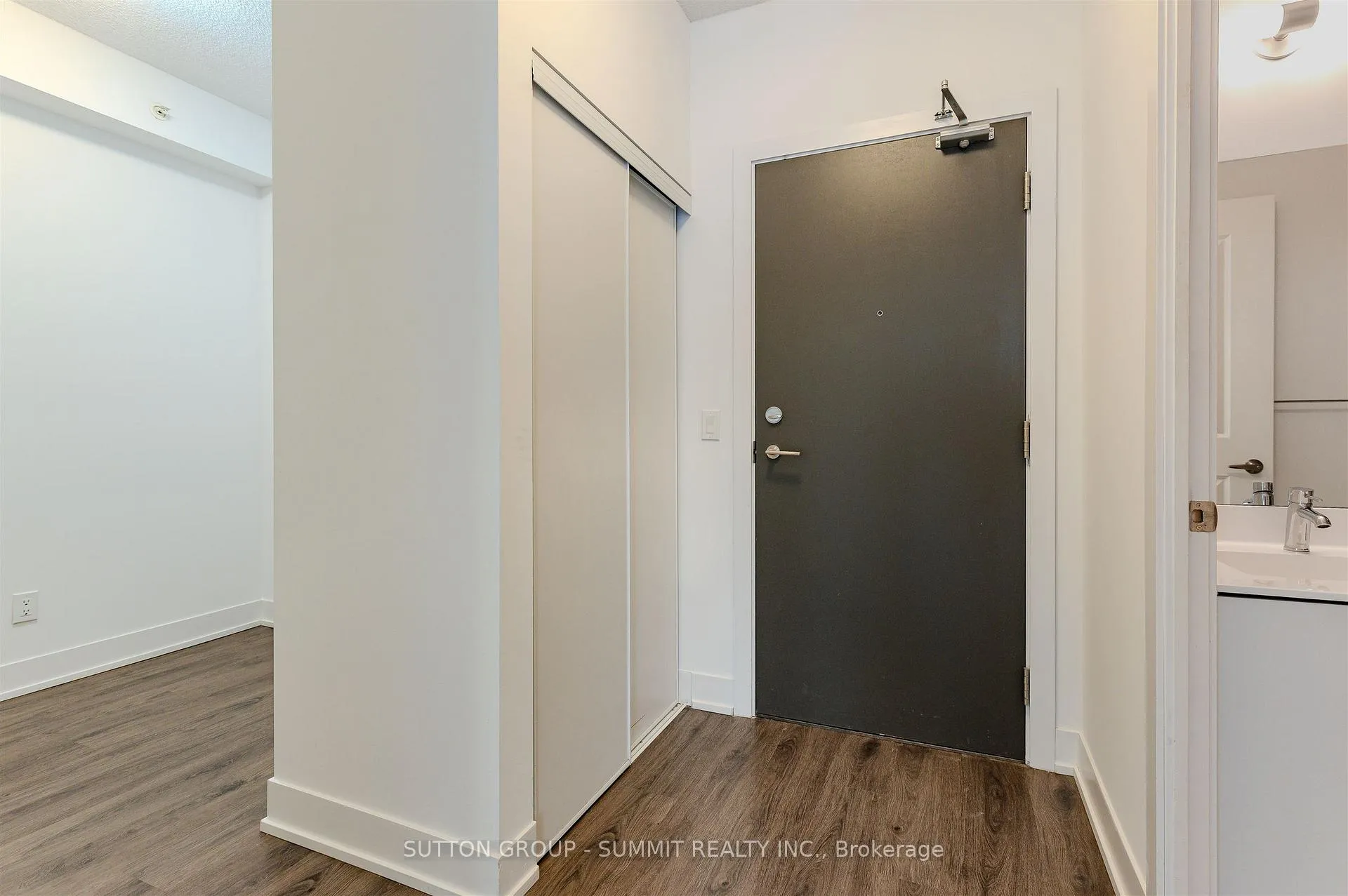 Photo 3 of Unit 602, 68 Merton Street, Toronto, Mount Pleasant West — HOMEH