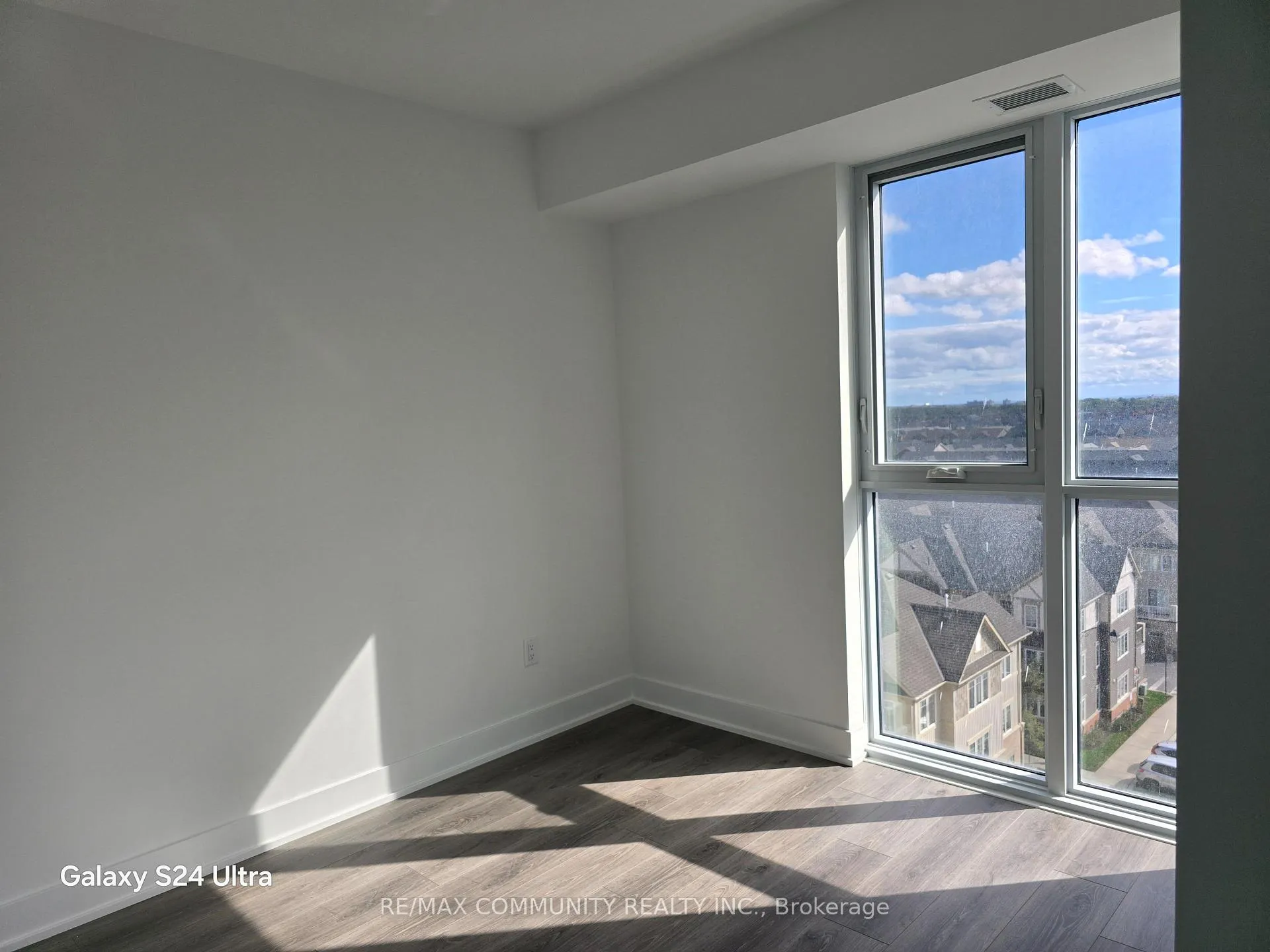 Photo 8 of Unit 606, 2545 Simcoe Street N, Oshawa, Windfields — HOMEH