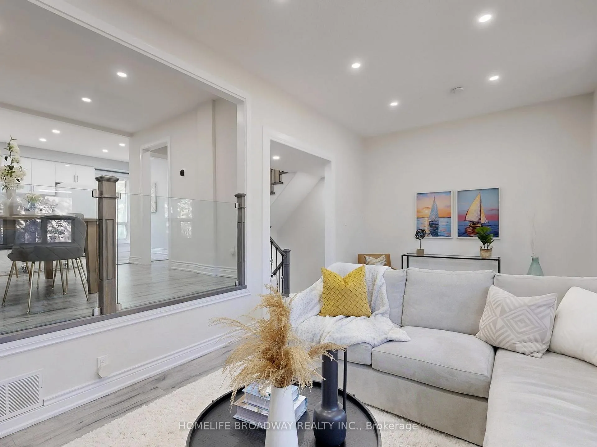 Photo 3 of 109 Poplar Crescent, Aurora, Aurora Highlands — HOMEH