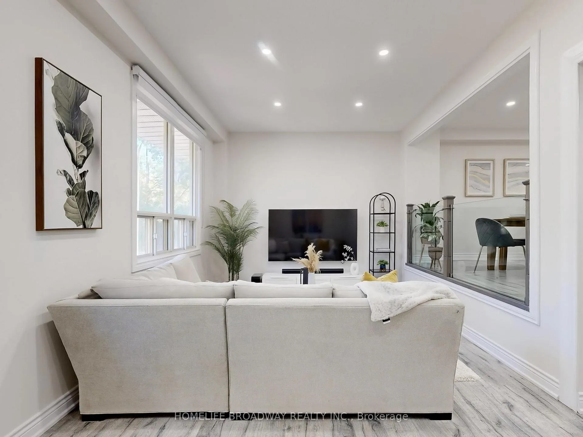 Photo 6 of 109 Poplar Crescent, Aurora, Aurora Highlands — HOMEH