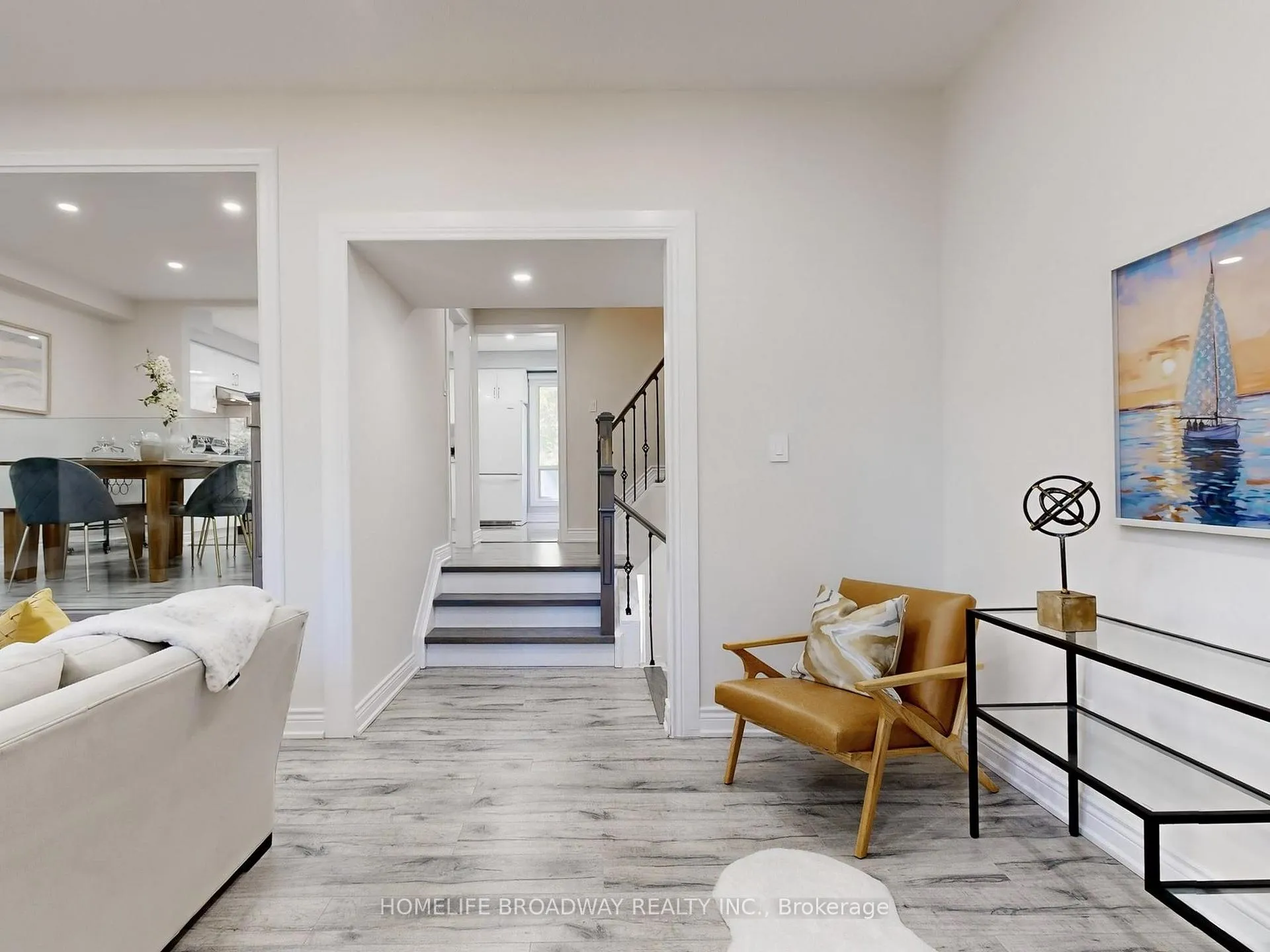 Photo 7 of 109 Poplar Crescent, Aurora, Aurora Highlands — HOMEH