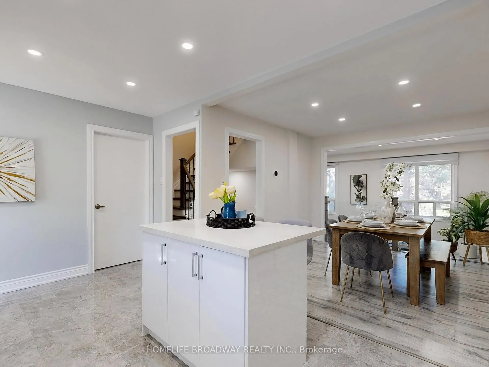 Photo 11 of 109 Poplar Crescent, Aurora, Aurora Highlands — HOMEH