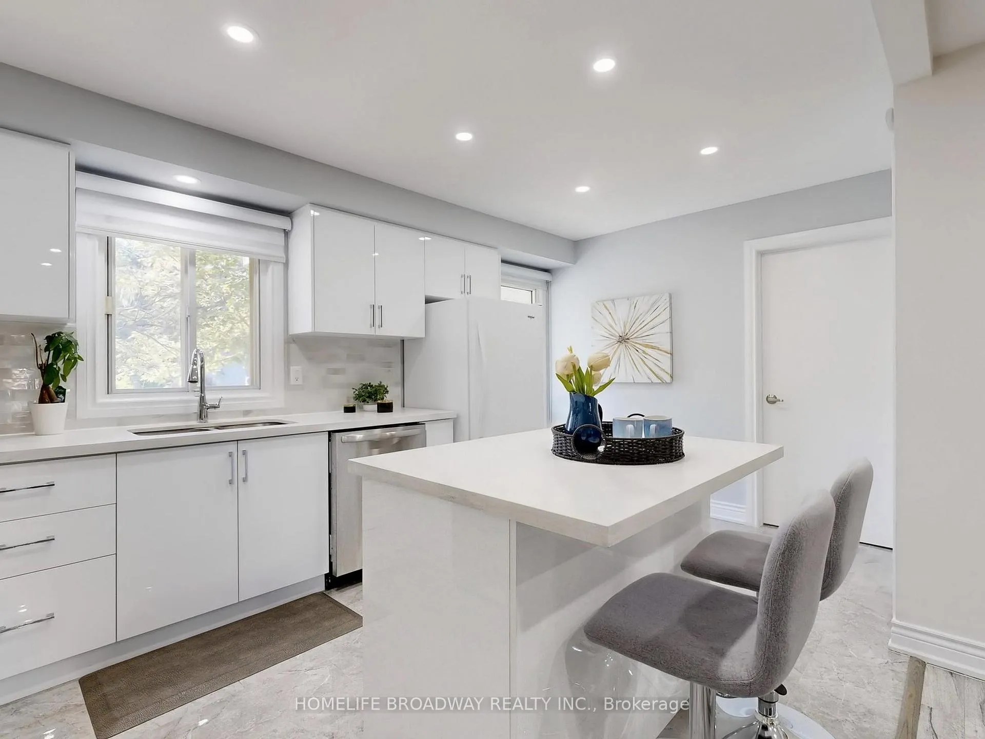 Photo 12 of 109 Poplar Crescent, Aurora, Aurora Highlands — HOMEH