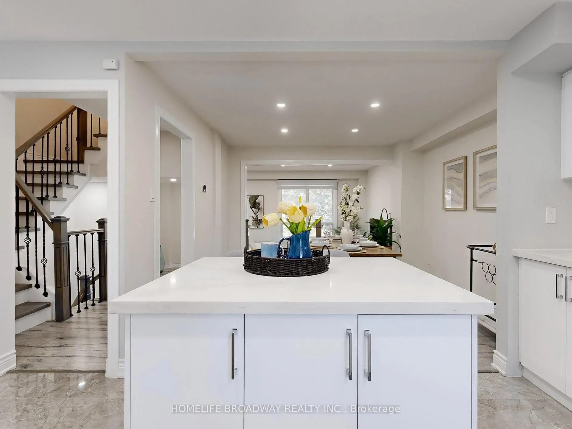 Photo 13 of 109 Poplar Crescent, Aurora, Aurora Highlands — HOMEH