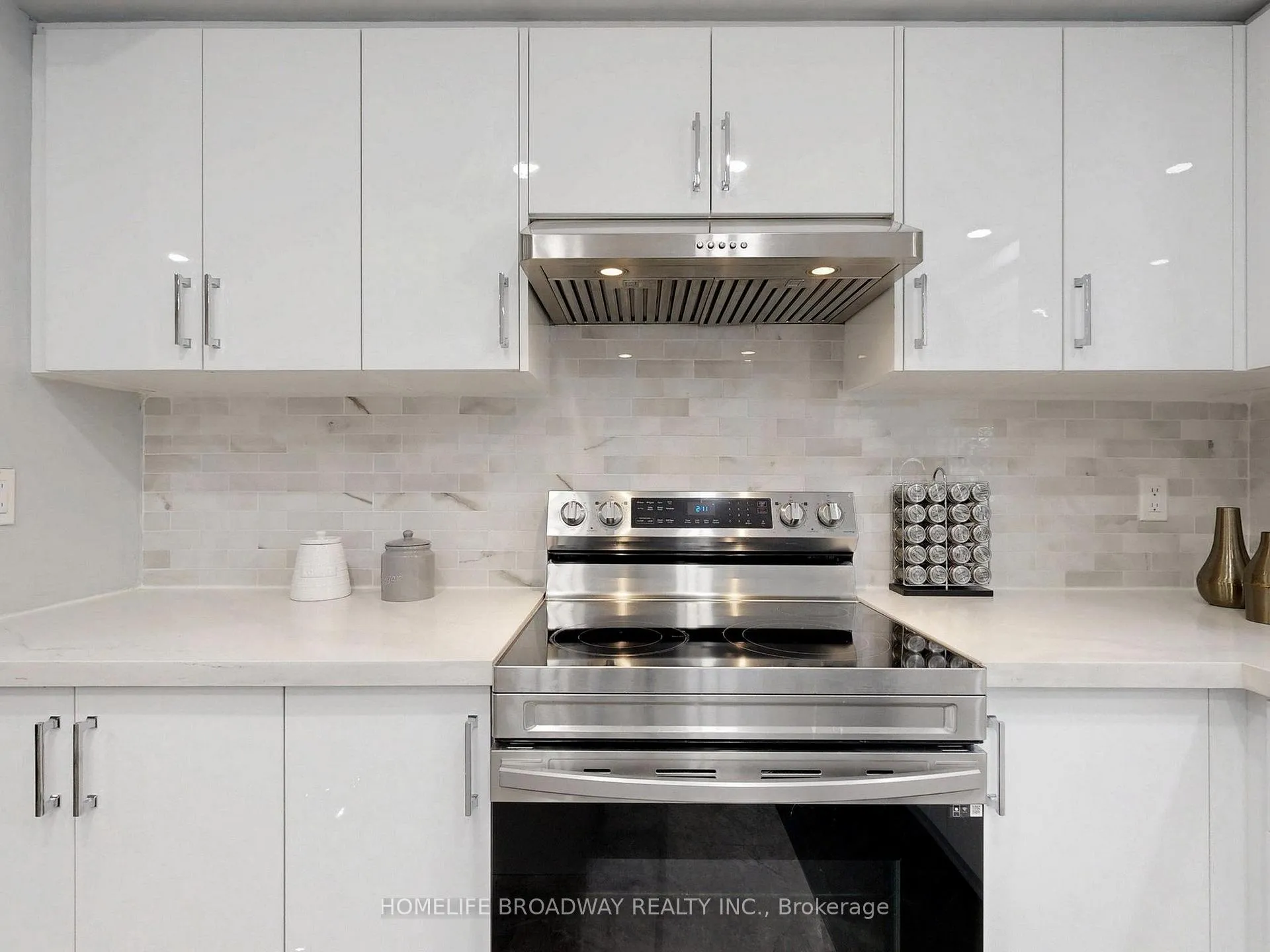 Photo 14 of 109 Poplar Crescent, Aurora, Aurora Highlands — HOMEH
