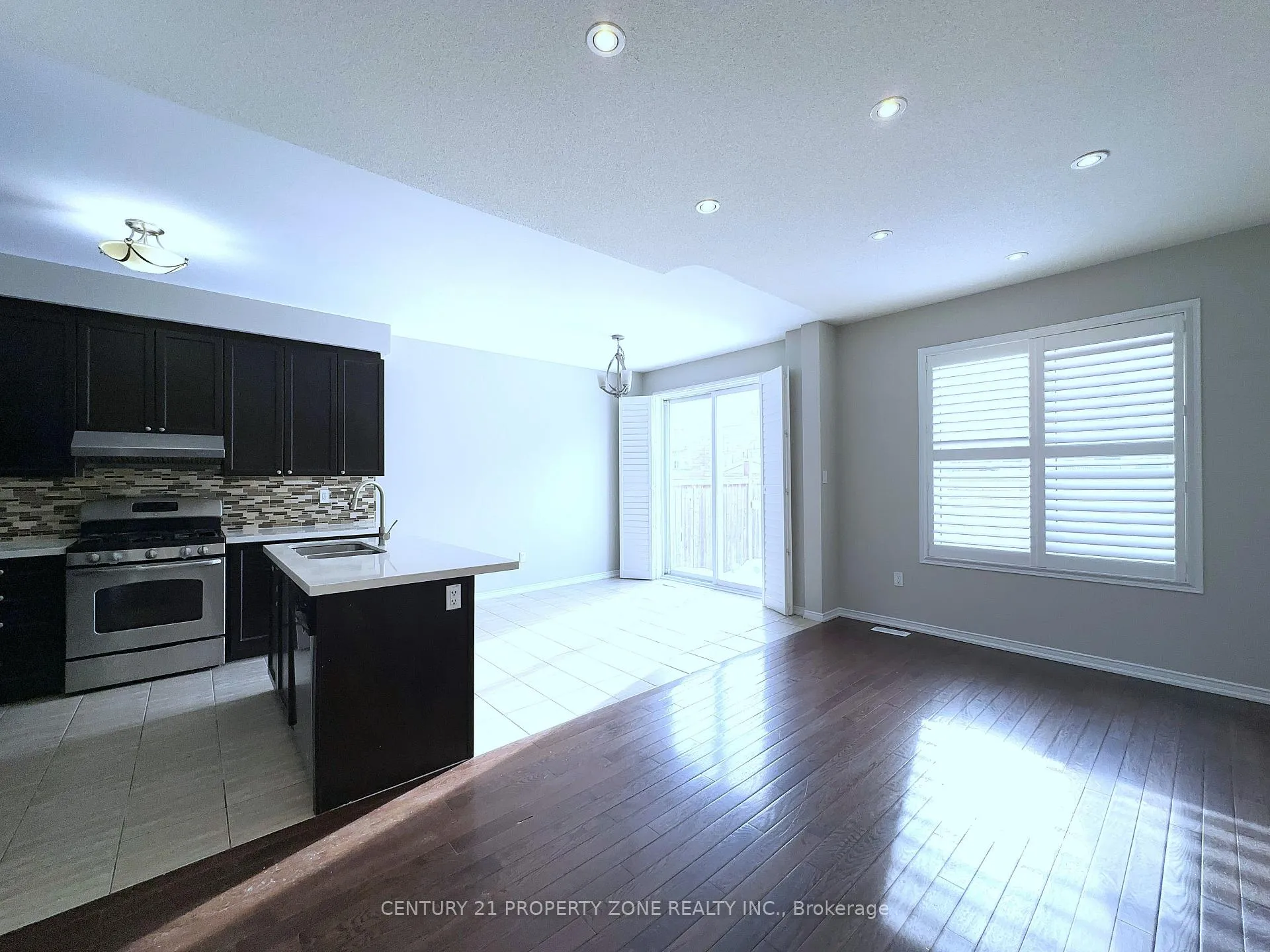 Photo 6 of 8 Loftsmoor Drive, Brampton, Sandringham-Wellington — HOMEH