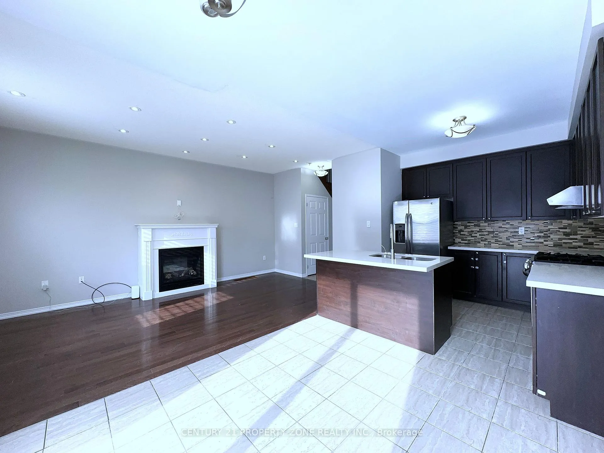 Photo 9 of 8 Loftsmoor Drive, Brampton, Sandringham-Wellington — HOMEH