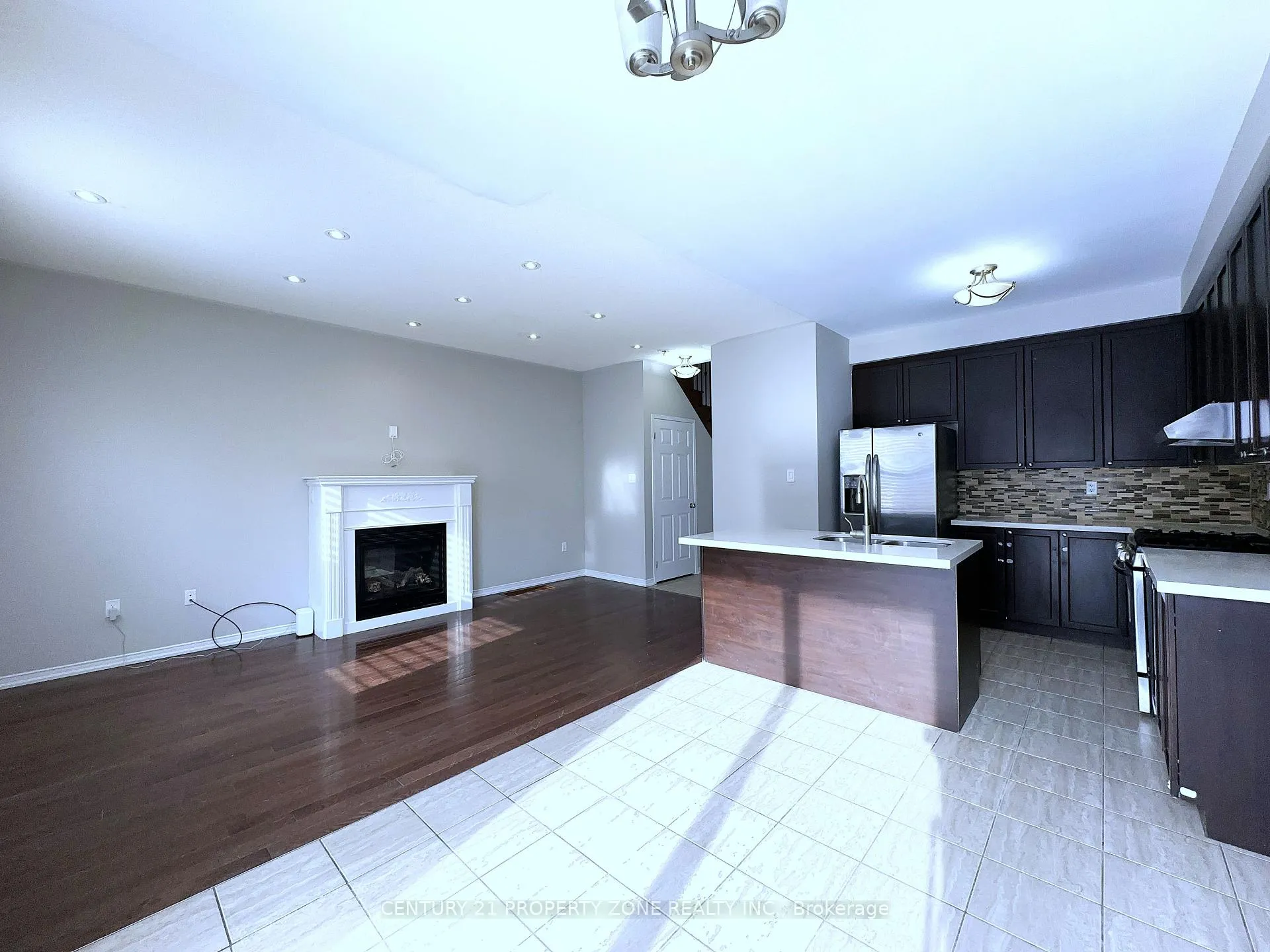 Photo 10 of 8 Loftsmoor Drive, Brampton, Sandringham-Wellington — HOMEH