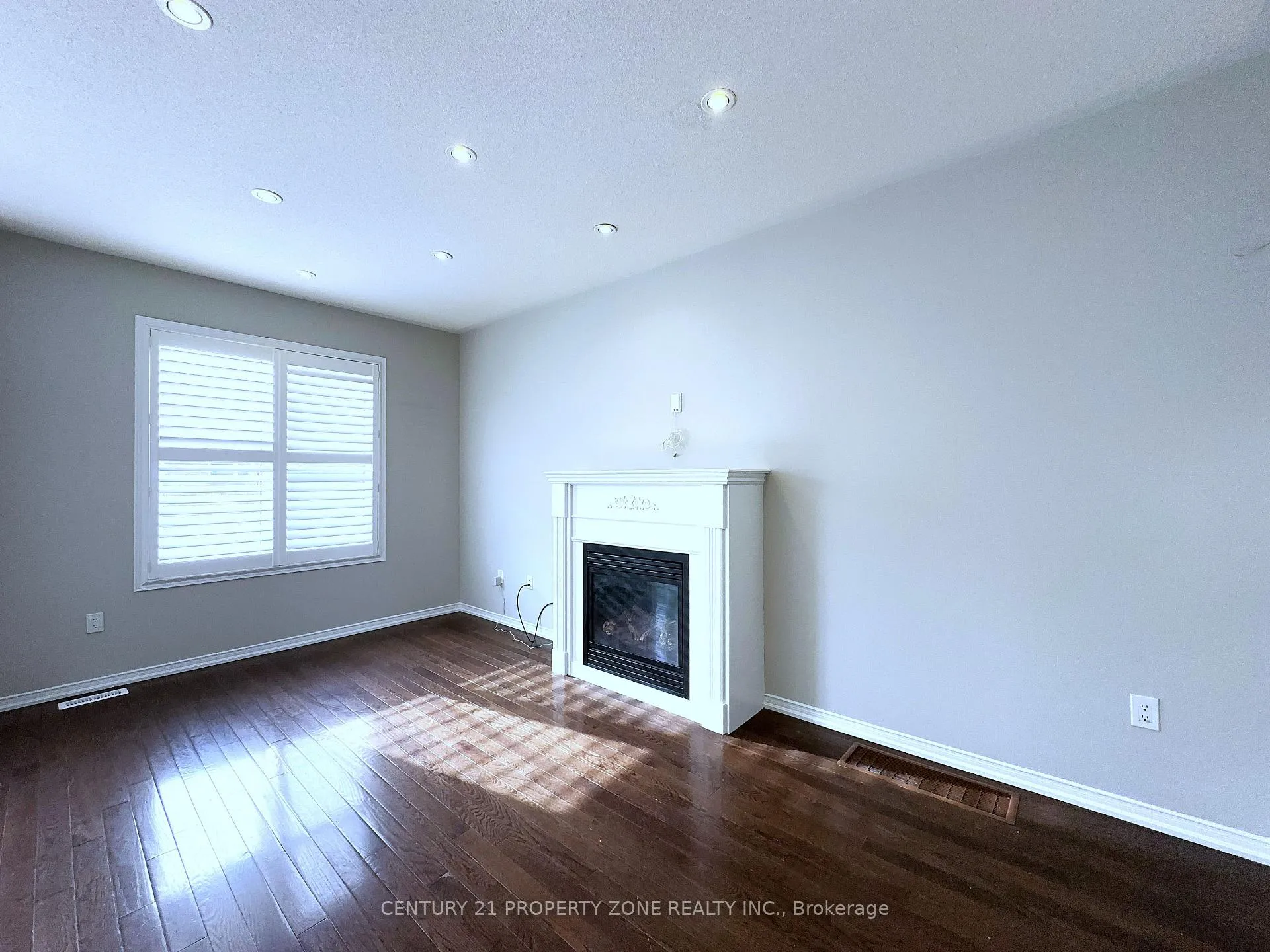 Photo 11 of 8 Loftsmoor Drive, Brampton, Sandringham-Wellington — HOMEH