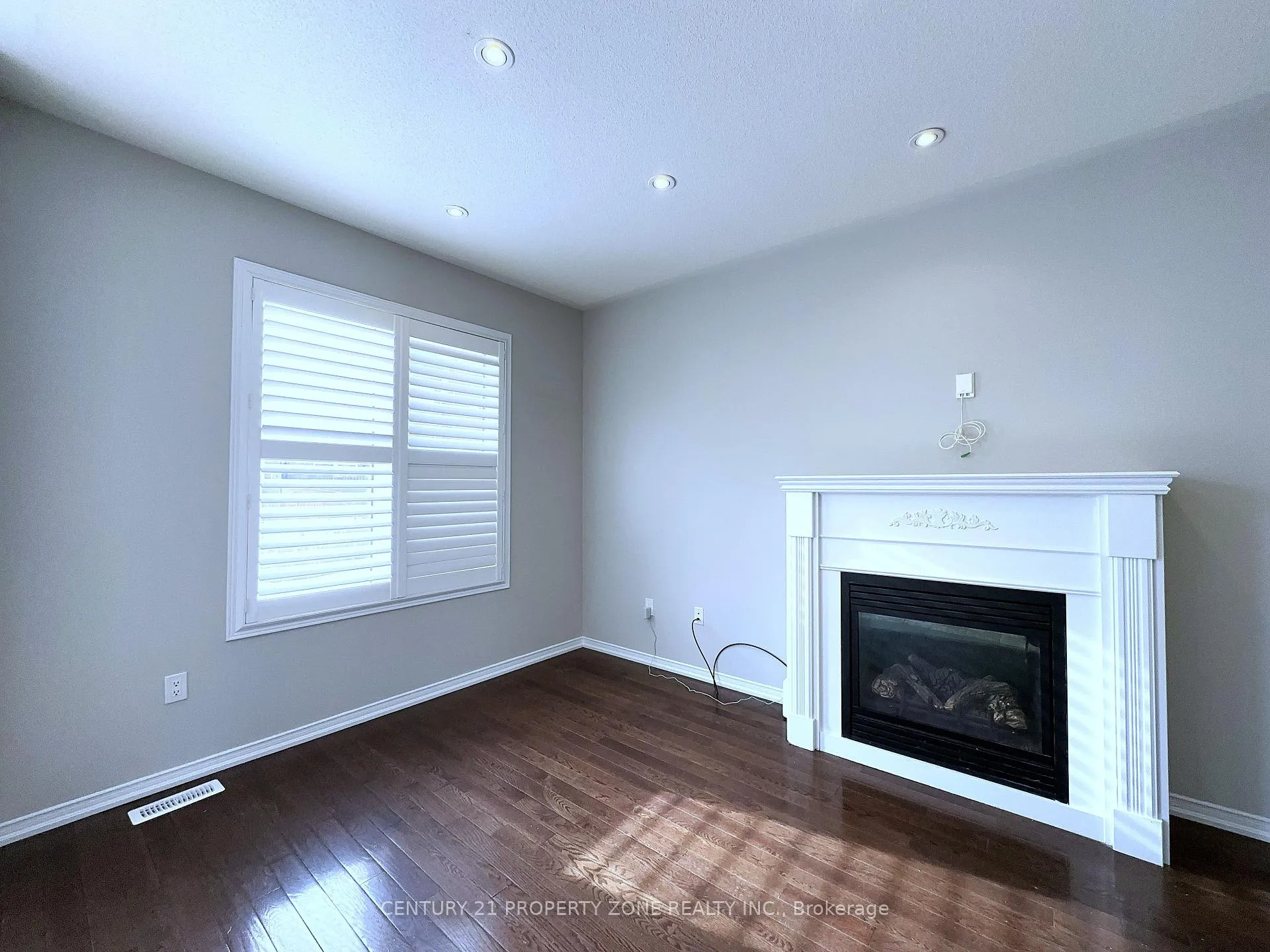 Photo 13 of 8 Loftsmoor Drive, Brampton, Sandringham-Wellington — HOMEH