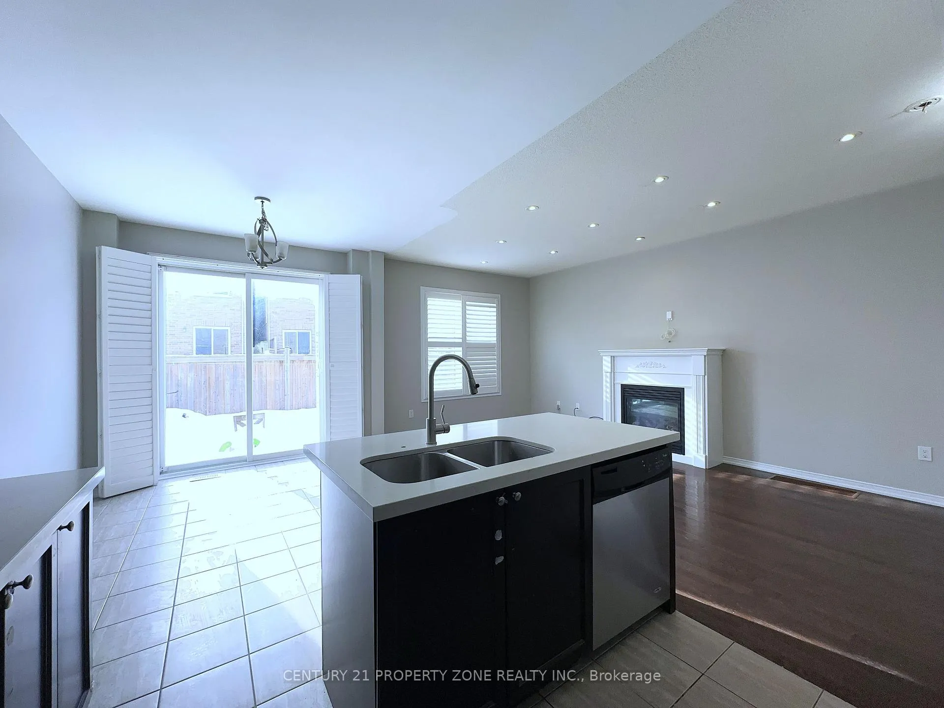 Photo 14 of 8 Loftsmoor Drive, Brampton, Sandringham-Wellington — HOMEH