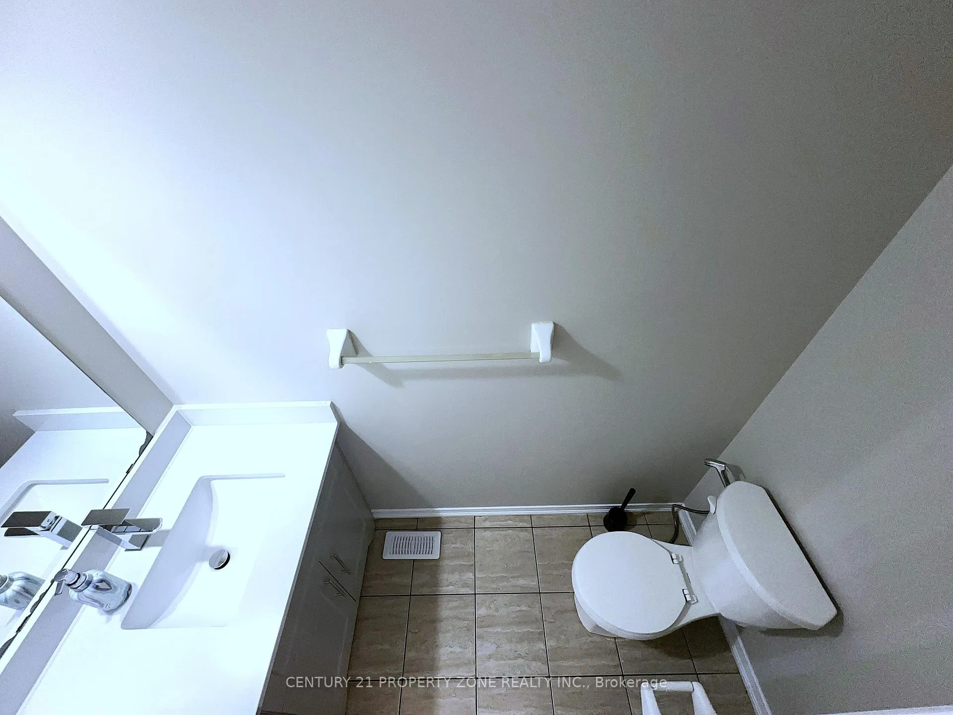 Photo 16 of 8 Loftsmoor Drive, Brampton, Sandringham-Wellington — HOMEH