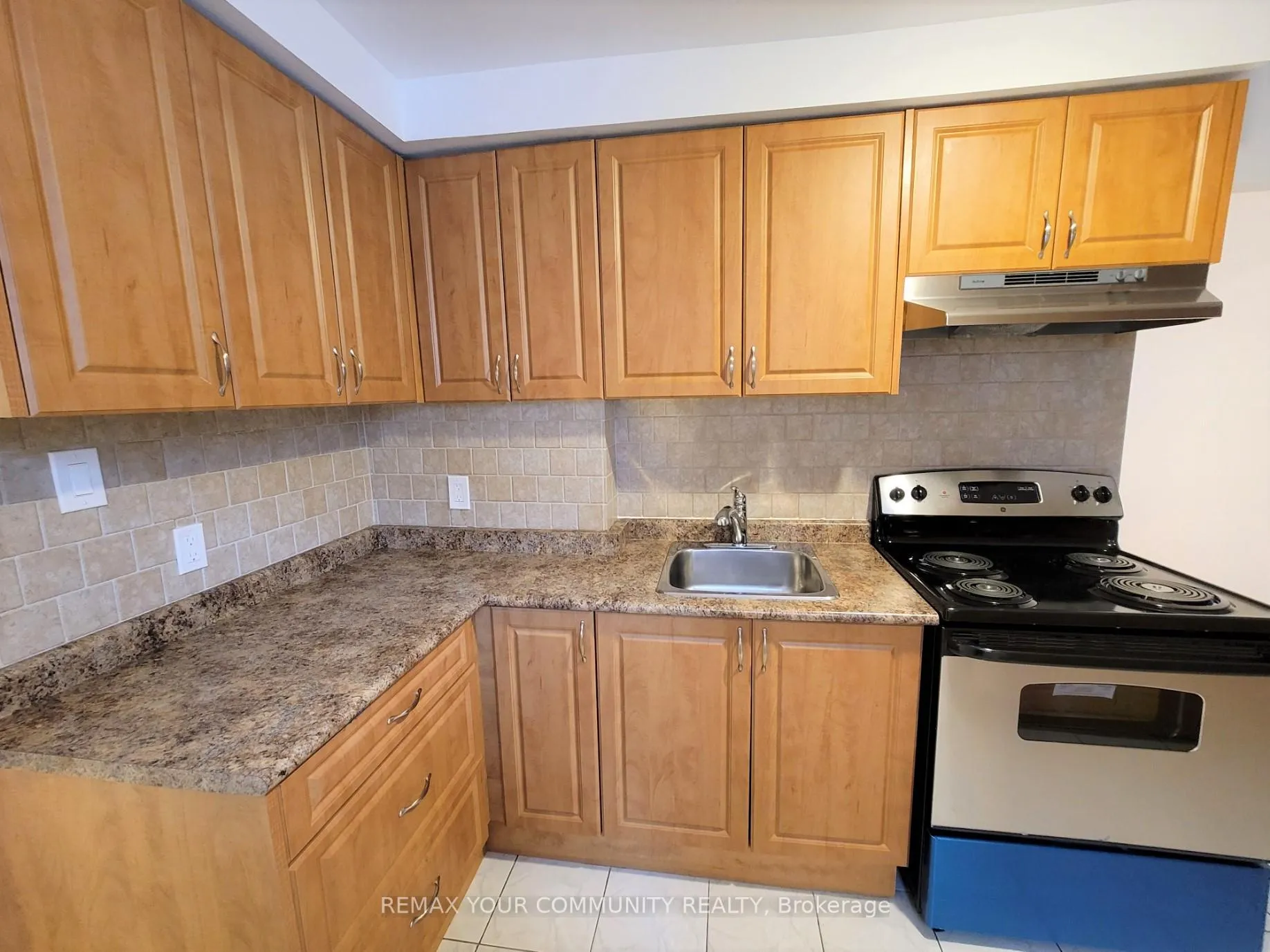 Photo 5 of 128 Dynevor Road, Toronto, Caledonia-Fairbank — HOMEH