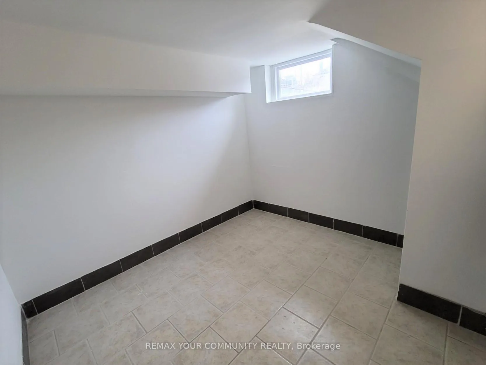 Photo 12 of 128 Dynevor Road, Toronto, Caledonia-Fairbank — HOMEH