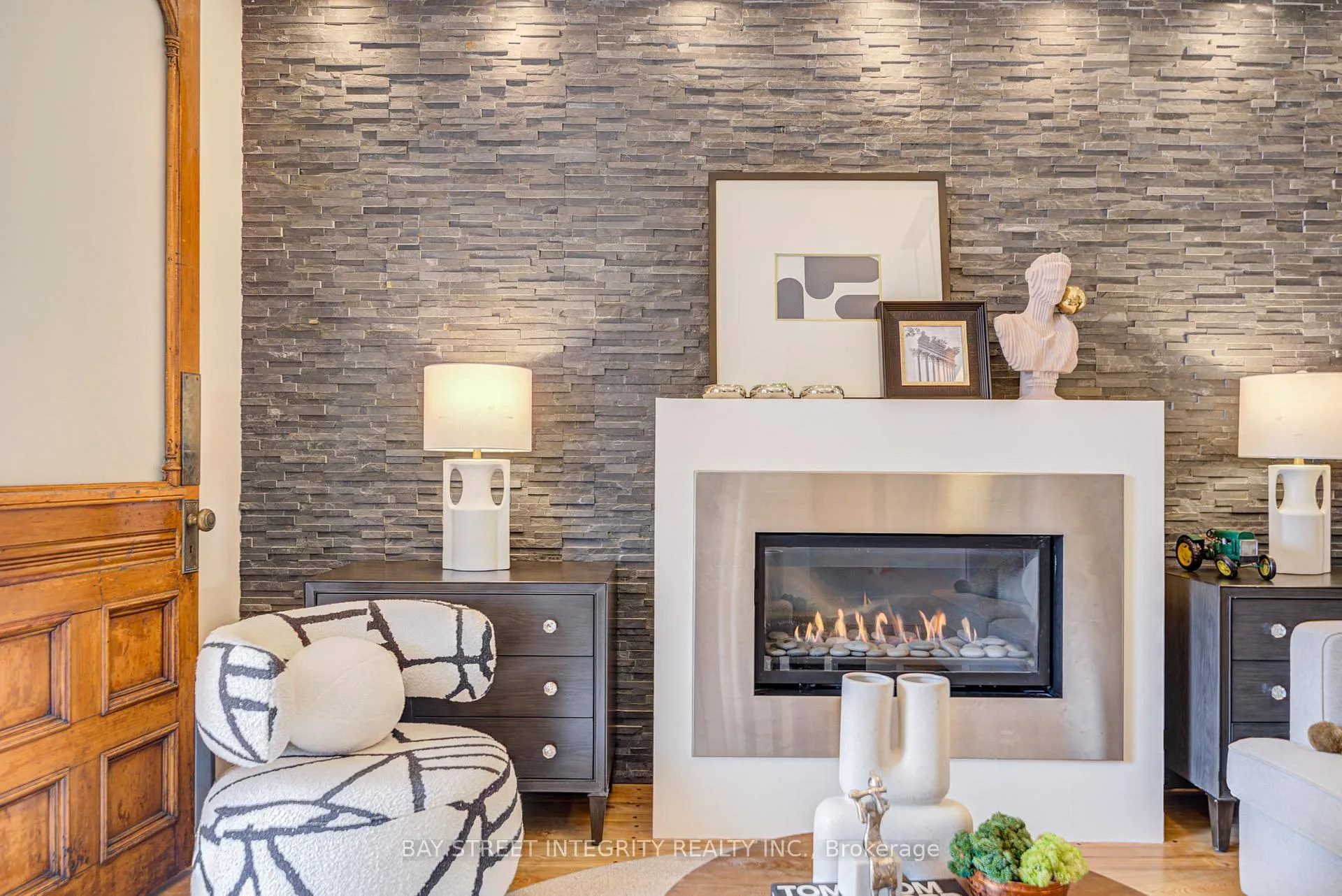 Photo 6 of 17 Frankdale Avenue, Toronto, Danforth Village-East York — HOMEH