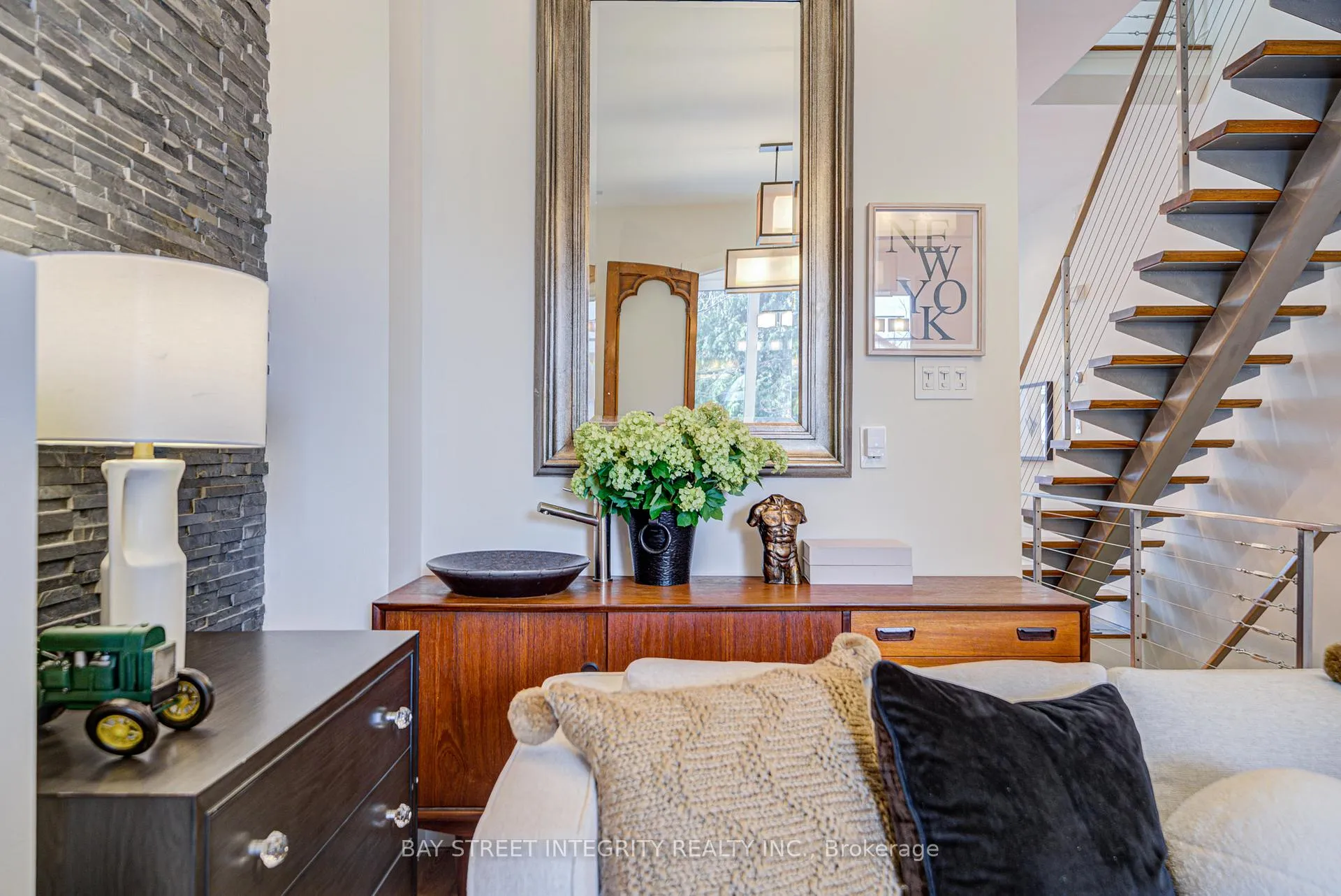 Photo 7 of 17 Frankdale Avenue, Toronto, Danforth Village-East York — HOMEH