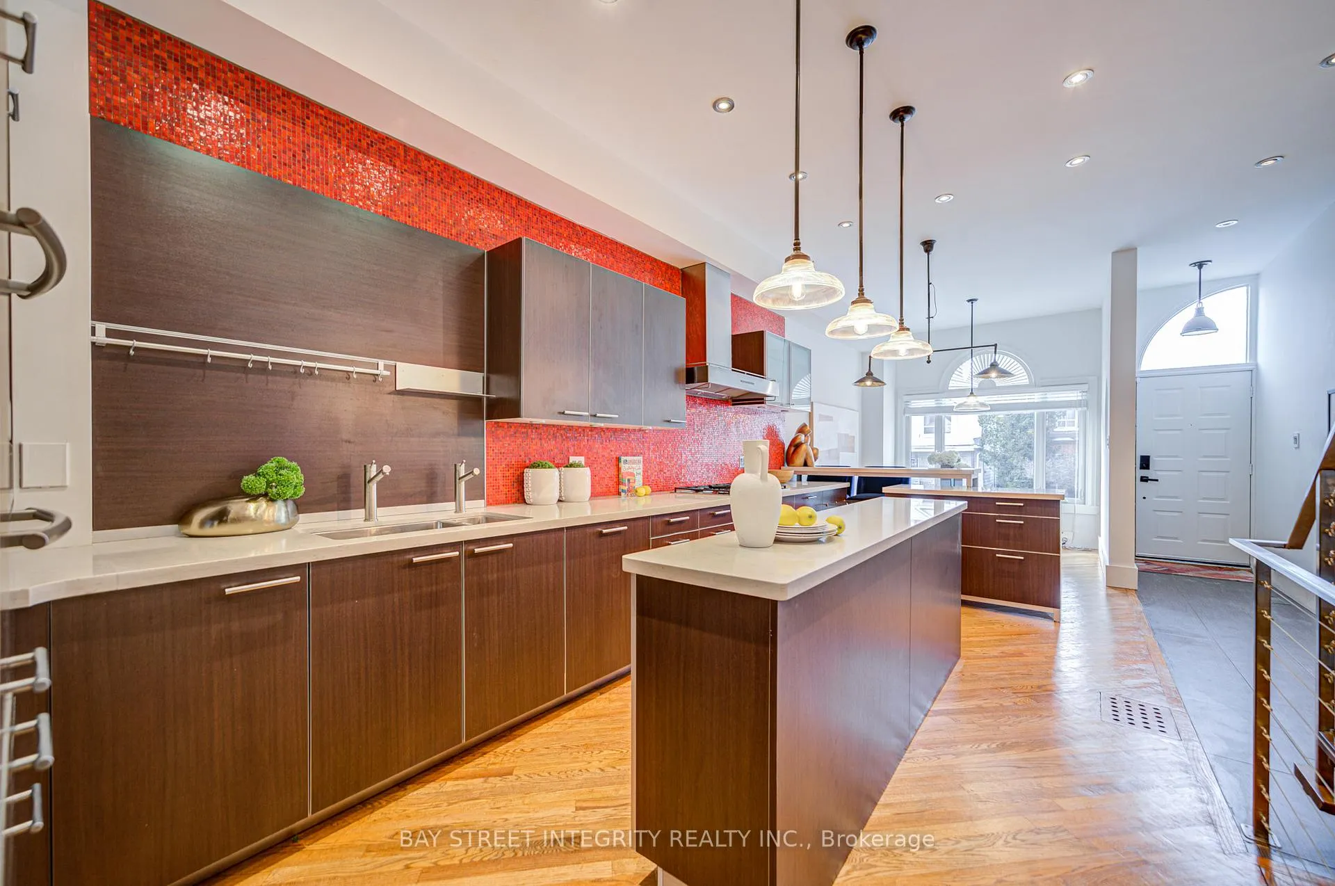 Photo 9 of 17 Frankdale Avenue, Toronto, Danforth Village-East York — HOMEH