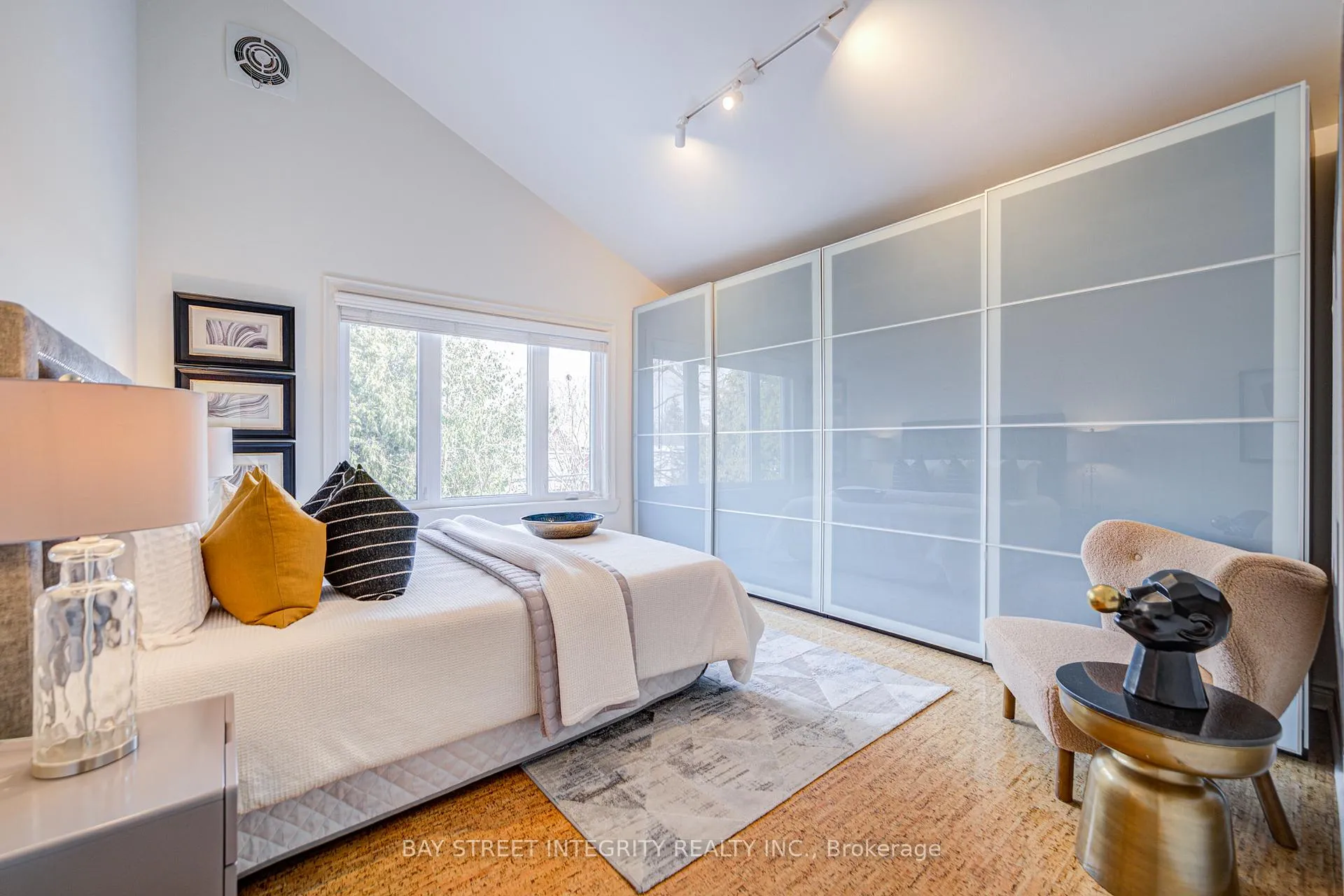 Photo 13 of 17 Frankdale Avenue, Toronto, Danforth Village-East York — HOMEH