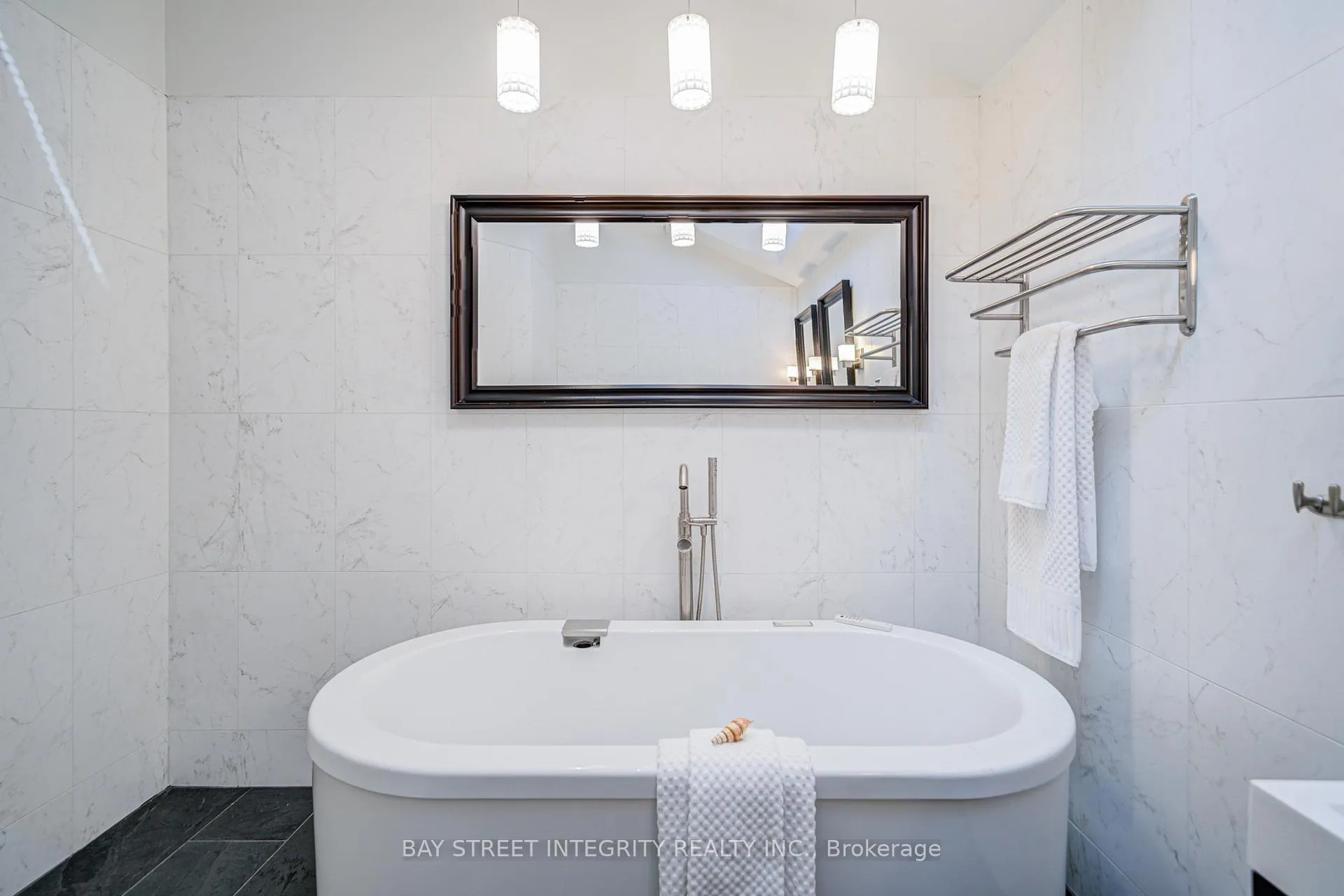 Photo 33 of 17 Frankdale Avenue, Toronto, Danforth Village-East York — HOMEH