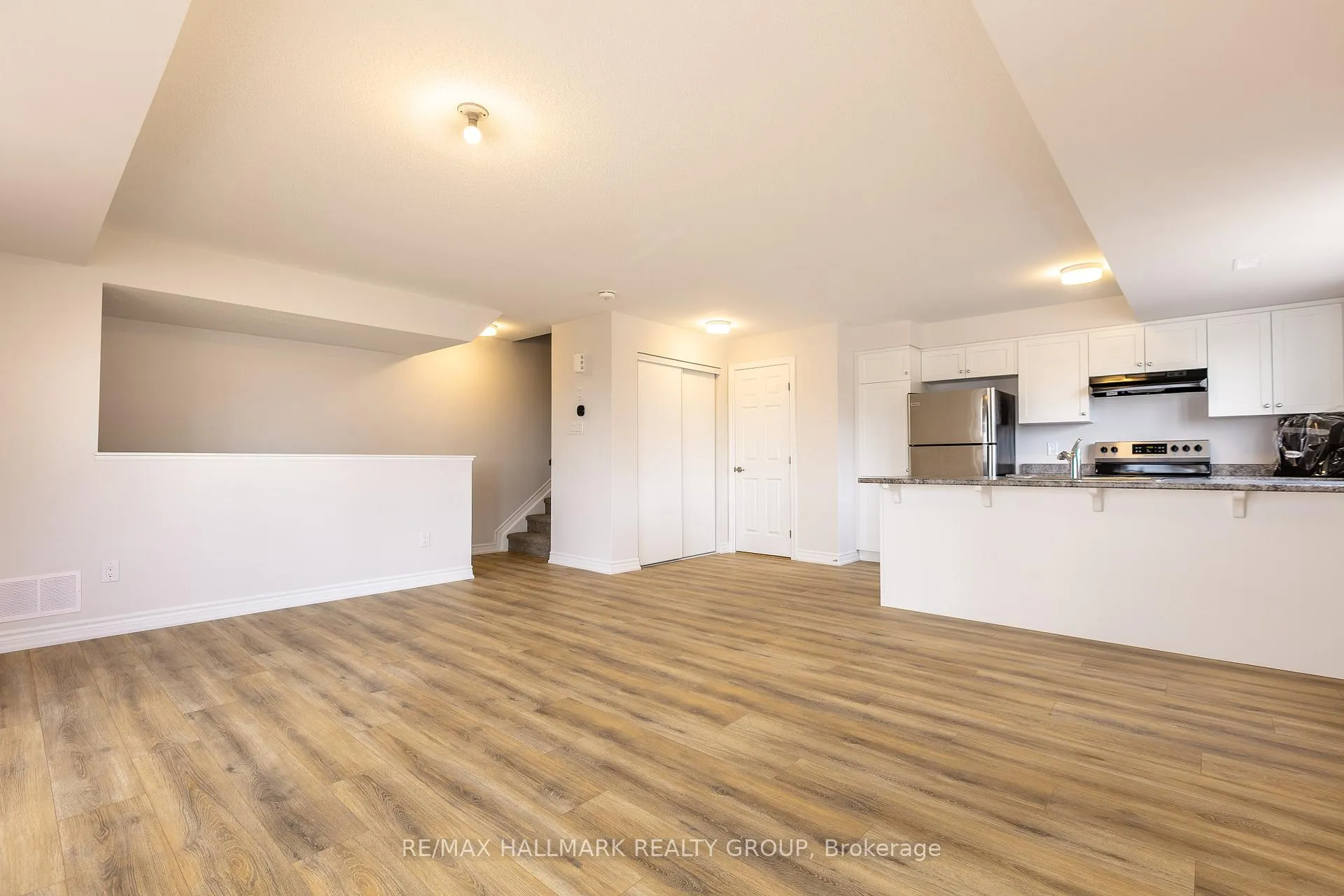 Photo 4 of 292 Zenith Private, Ottawa, Barrhaven - Half Moon Bay — HOMEH