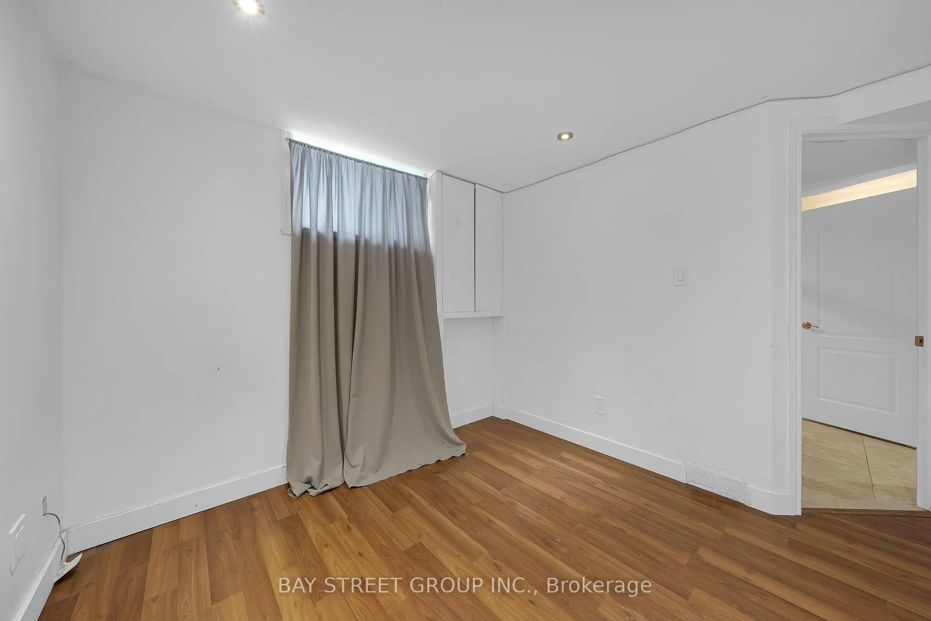 Photo 6 of 7 Kemano Road, Aurora, Aurora Heights — HOMEH