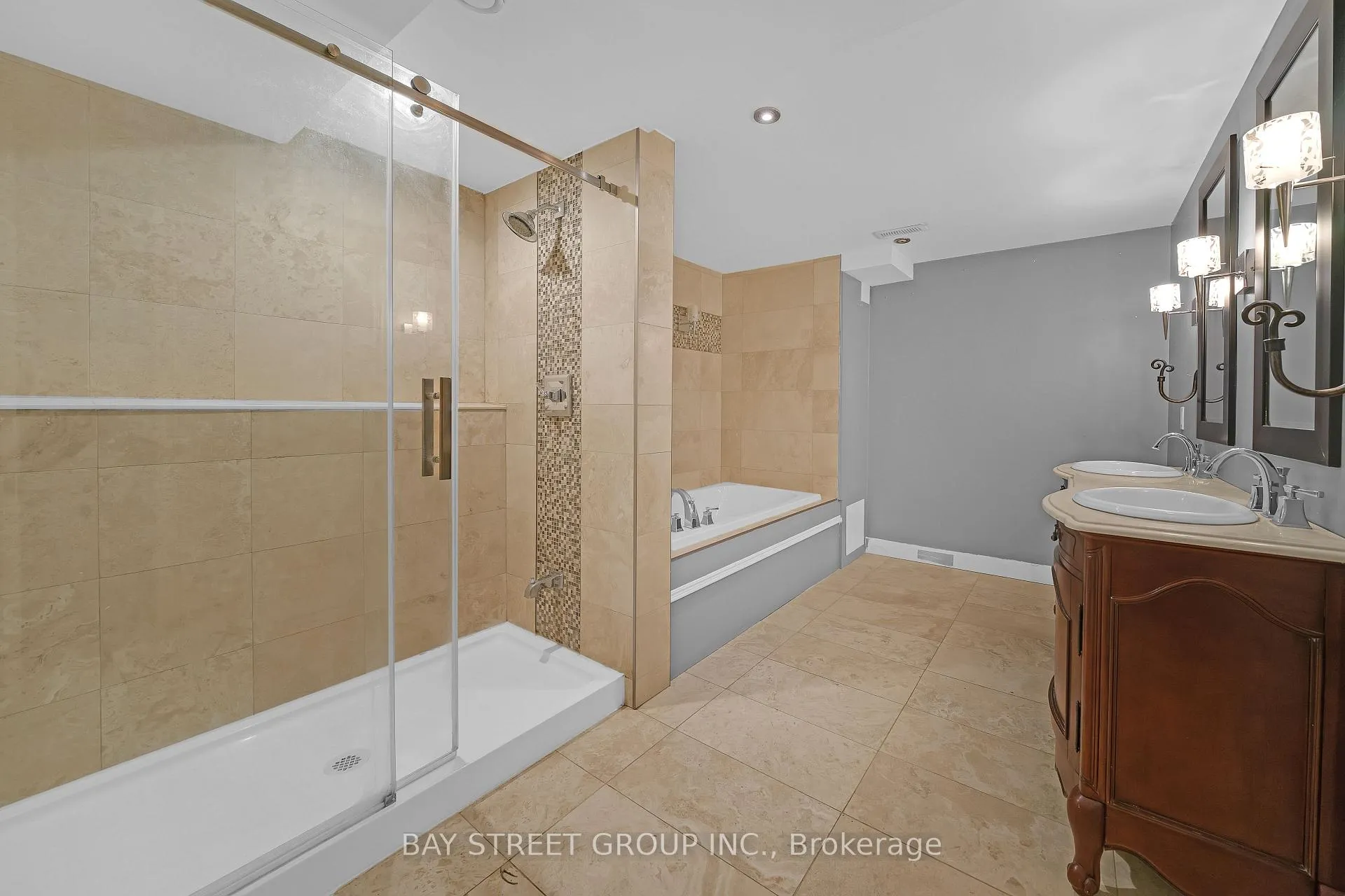 Photo 7 of 7 Kemano Road, Aurora, Aurora Heights — HOMEH