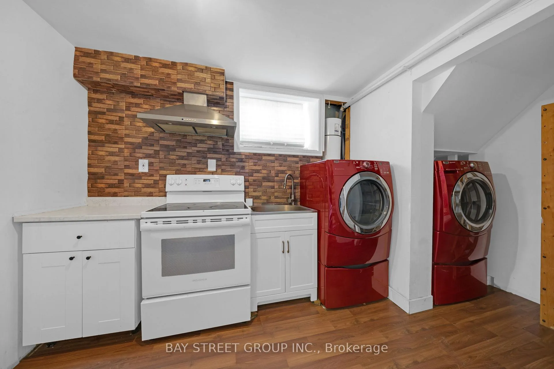 Photo 9 of 7 Kemano Road, Aurora, Aurora Heights — HOMEH