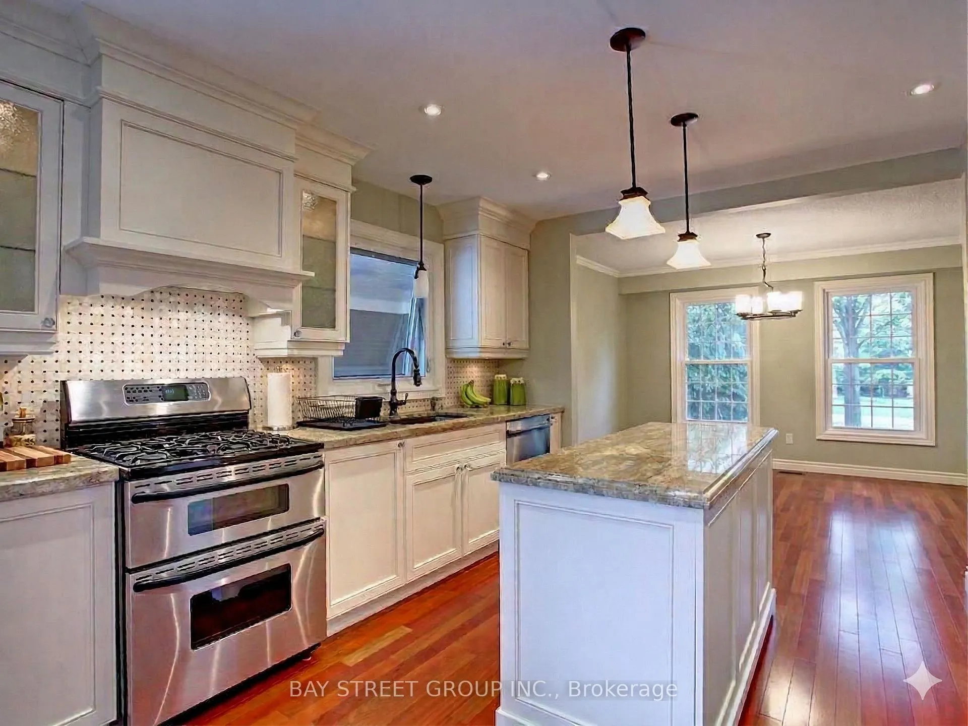 Photo 3 of 2374 Bennington Gate, Oakville, Ford — HOMEH
