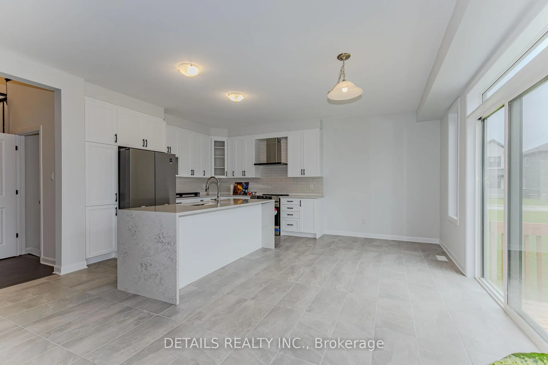 Photo 15 of 583 Anchor Circle, Ottawa, Mahogany Community — HOMEH