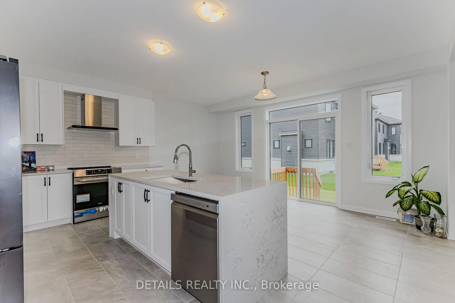 Photo 21 of 583 Anchor Circle, Ottawa, Mahogany Community — HOMEH