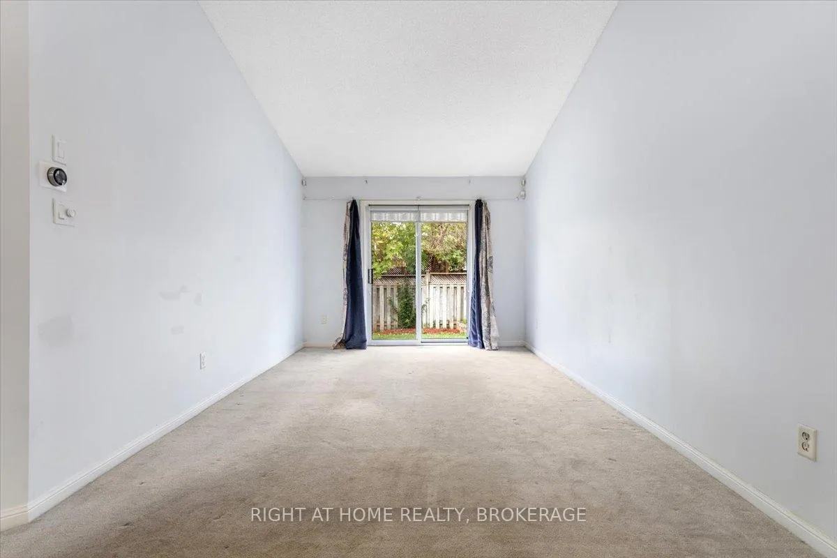 Photo 5 of 33 Atwood Avenue, Halton Hills, Georgetown — HOMEH