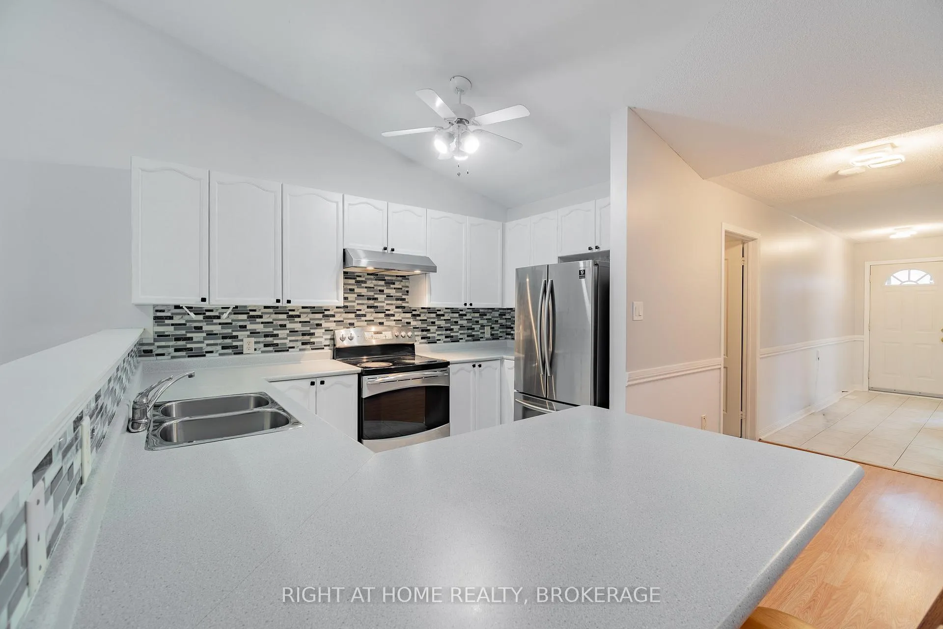 Photo 7 of 33 Atwood Avenue, Halton Hills, Georgetown — HOMEH