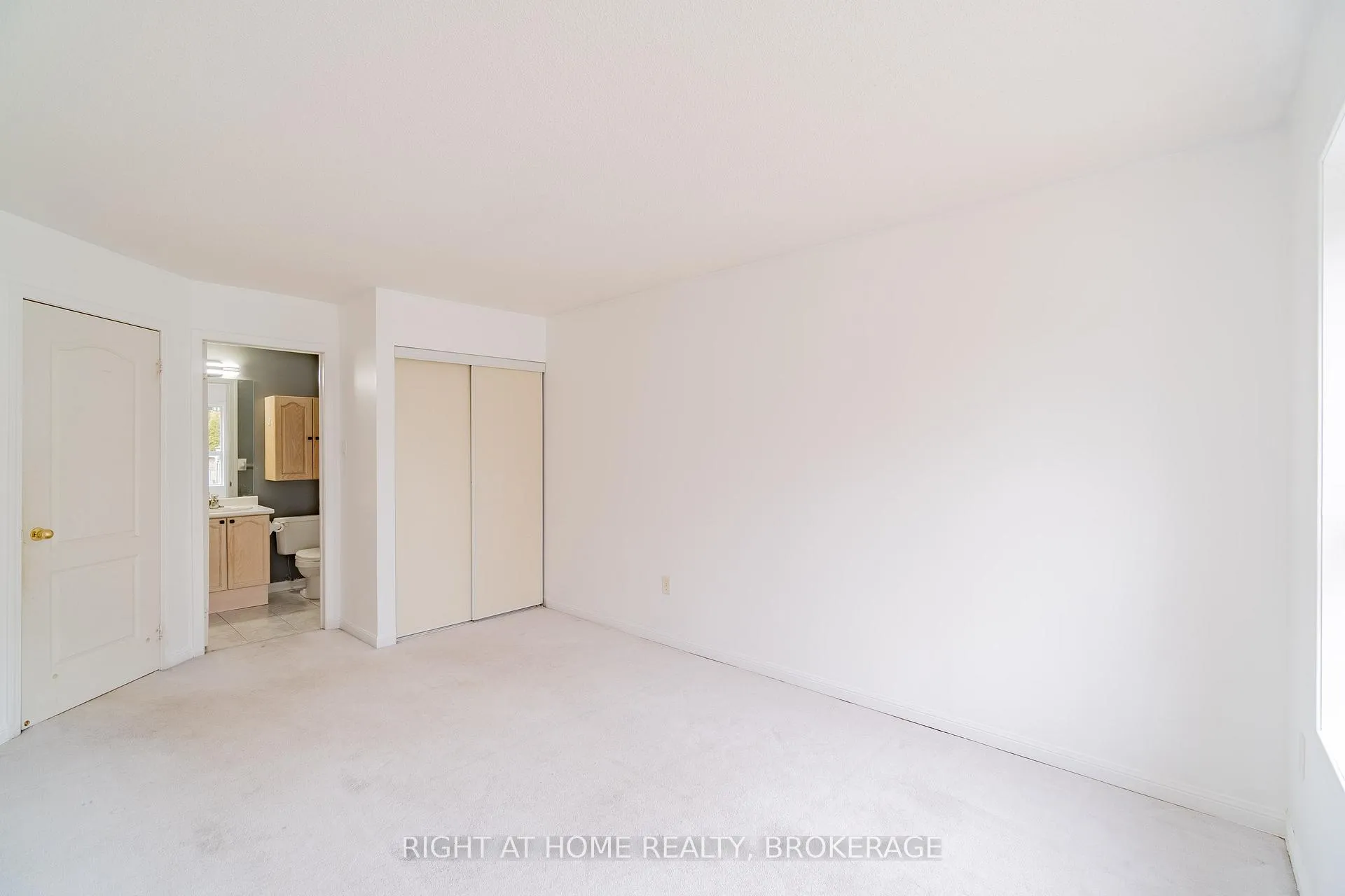 Photo 14 of 33 Atwood Avenue, Halton Hills, Georgetown — HOMEH