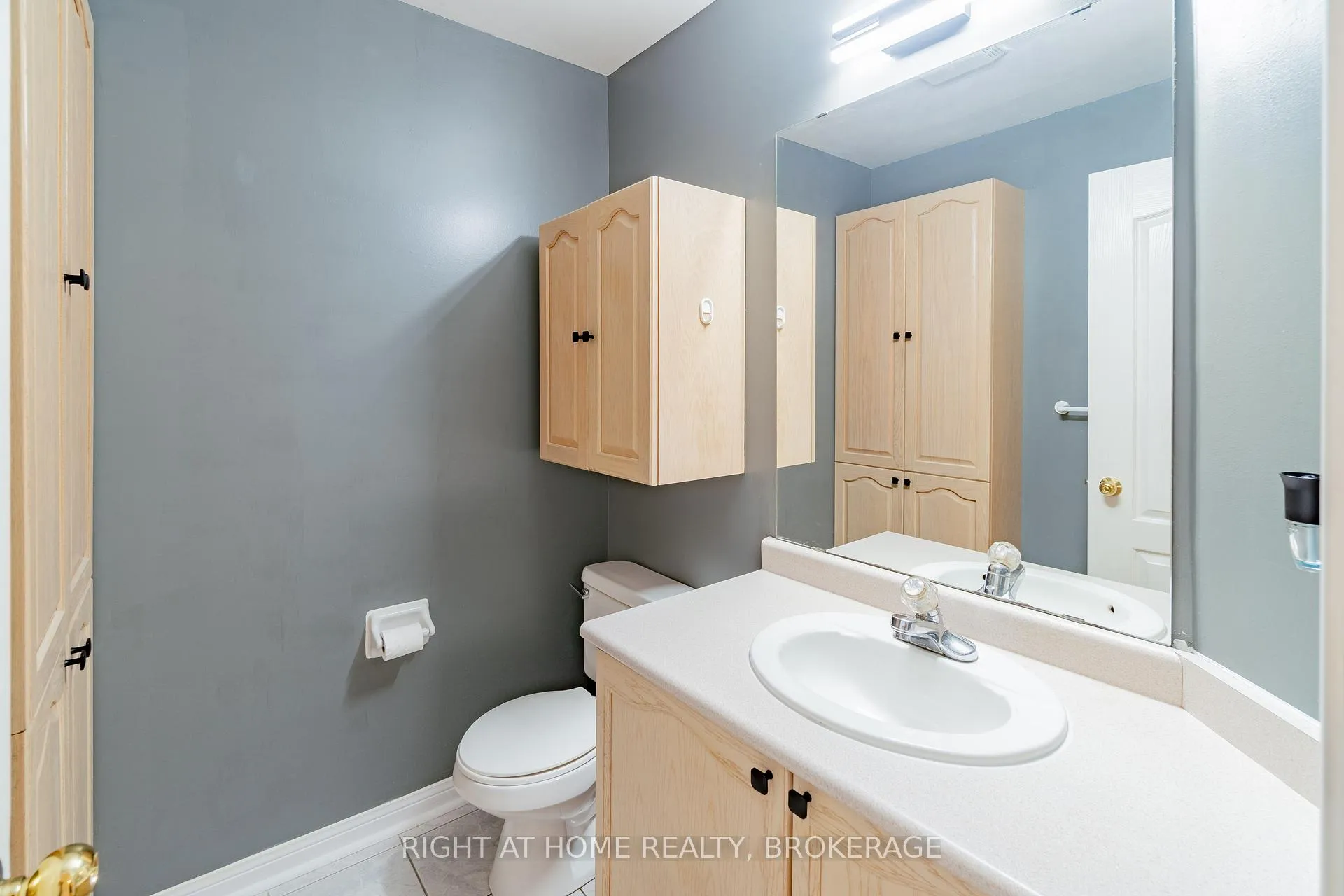 Photo 18 of 33 Atwood Avenue, Halton Hills, Georgetown — HOMEH