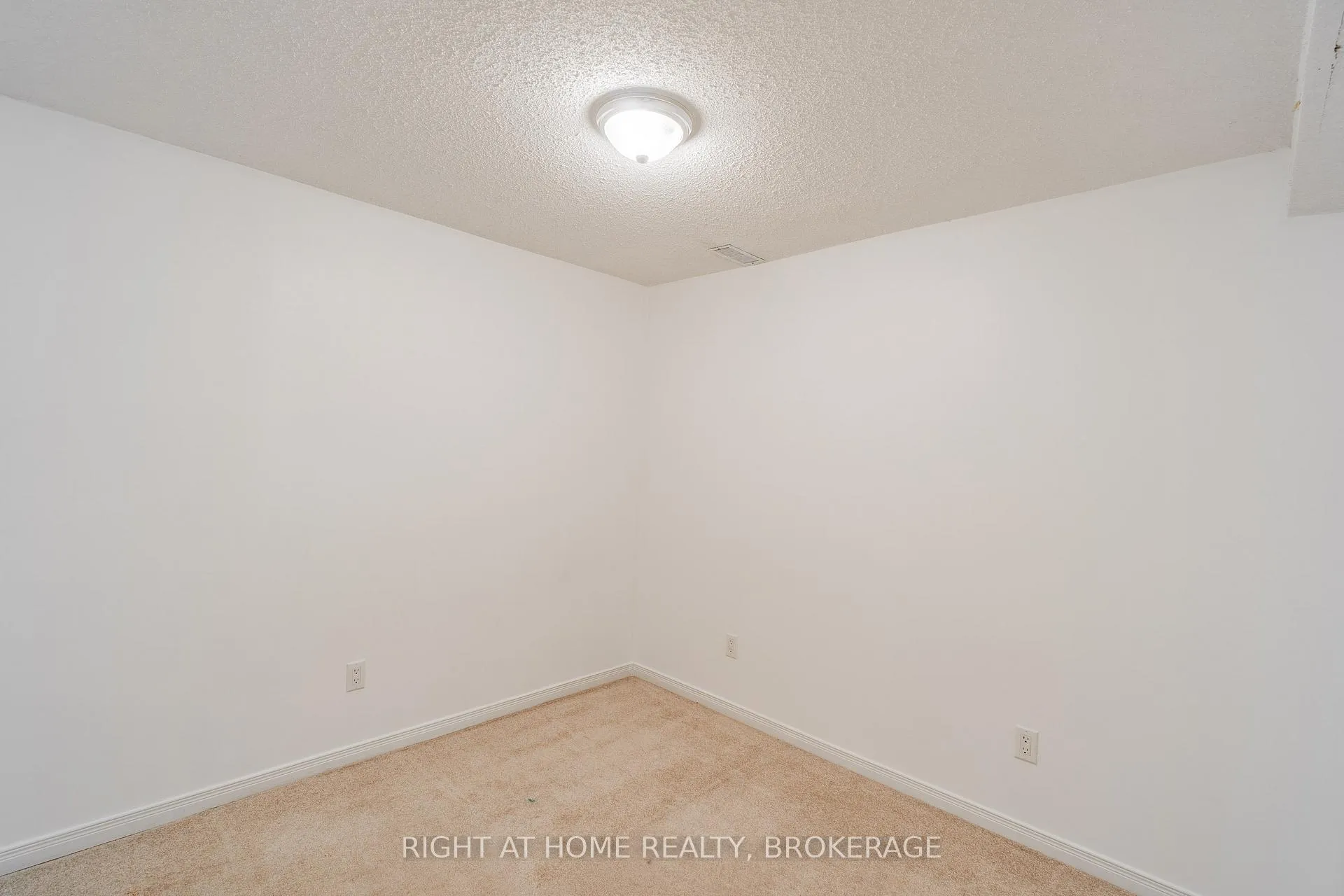 Photo 25 of 33 Atwood Avenue, Halton Hills, Georgetown — HOMEH