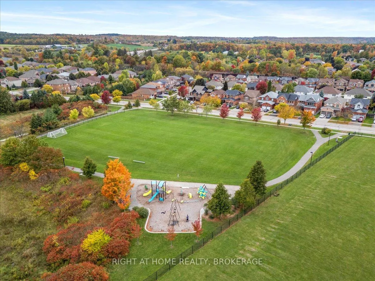 Photo 35 of 33 Atwood Avenue, Halton Hills, Georgetown — HOMEH