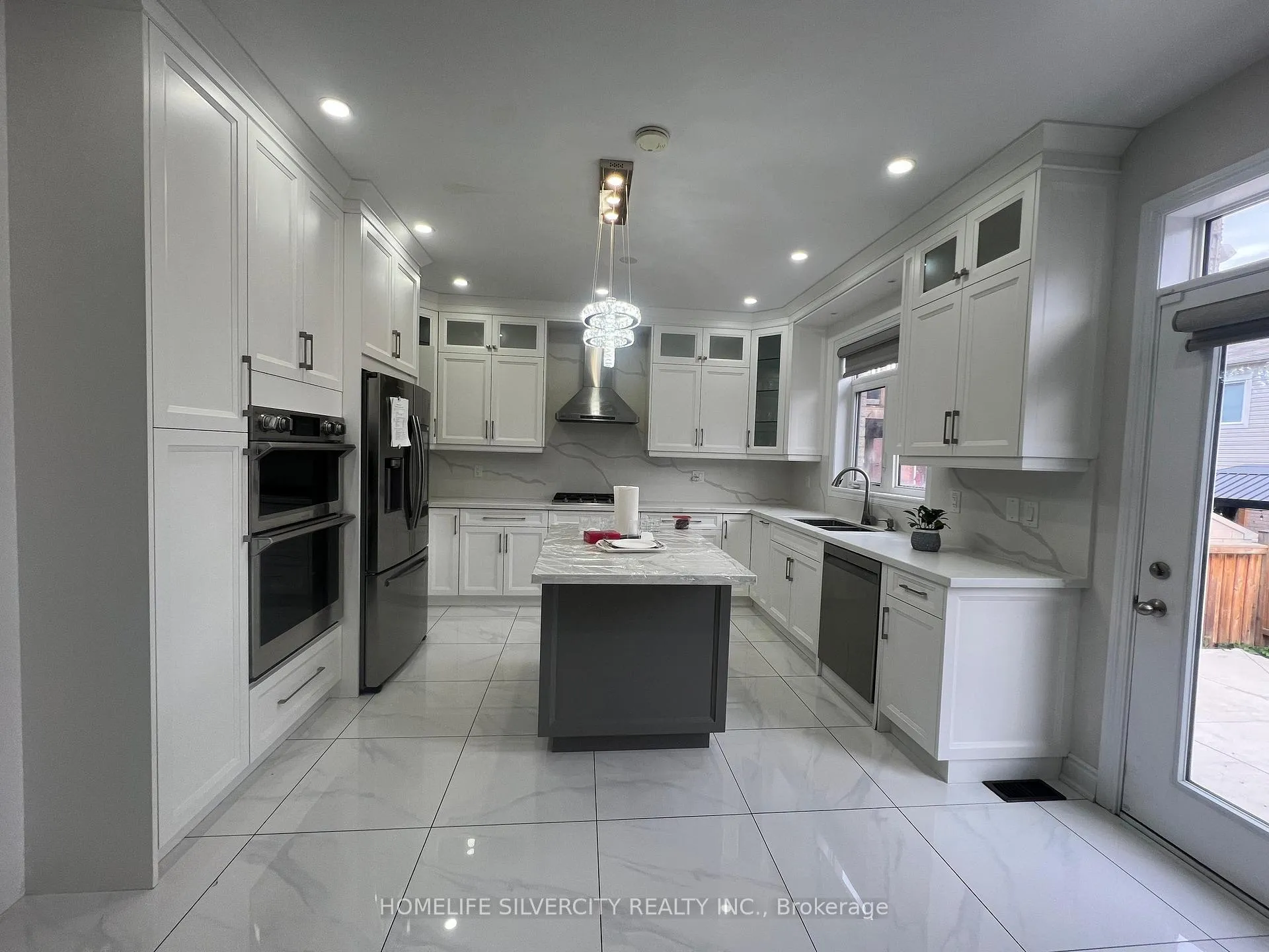 Photo 5 of 88 Roulette Crescent, Brampton, Northwest Brampton — HOMEH