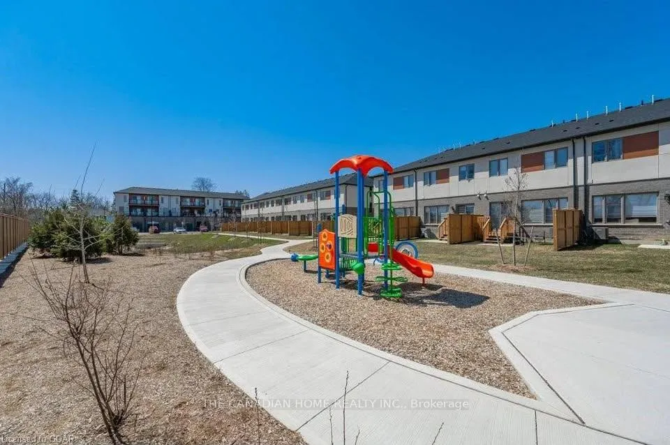 Photo 13 of 41 Steele Crescent, Guelph, St. Patrick's Ward — HOMEH