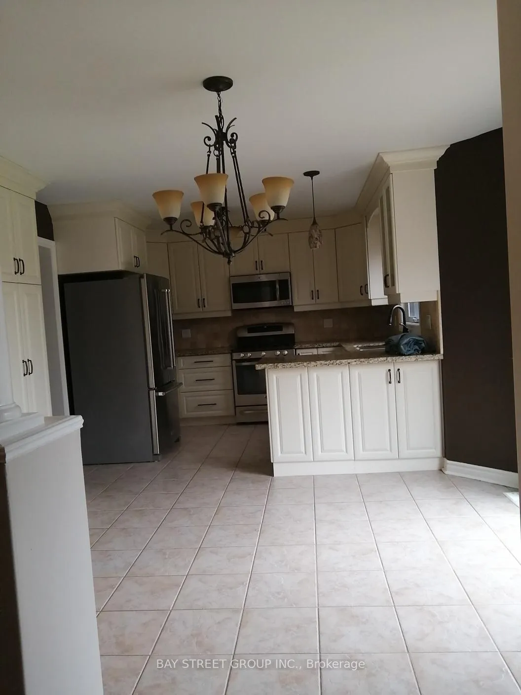 Photo 4 of 311 Stanley Street, Barrie, East Bayfield — HOMEH